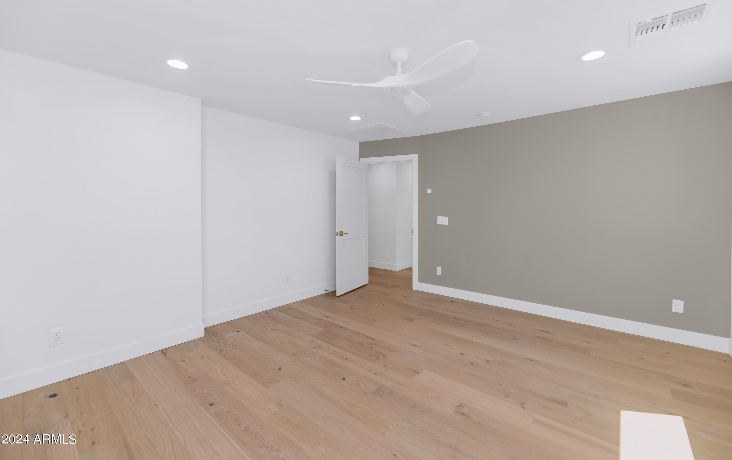 4154 N 35TH Place
