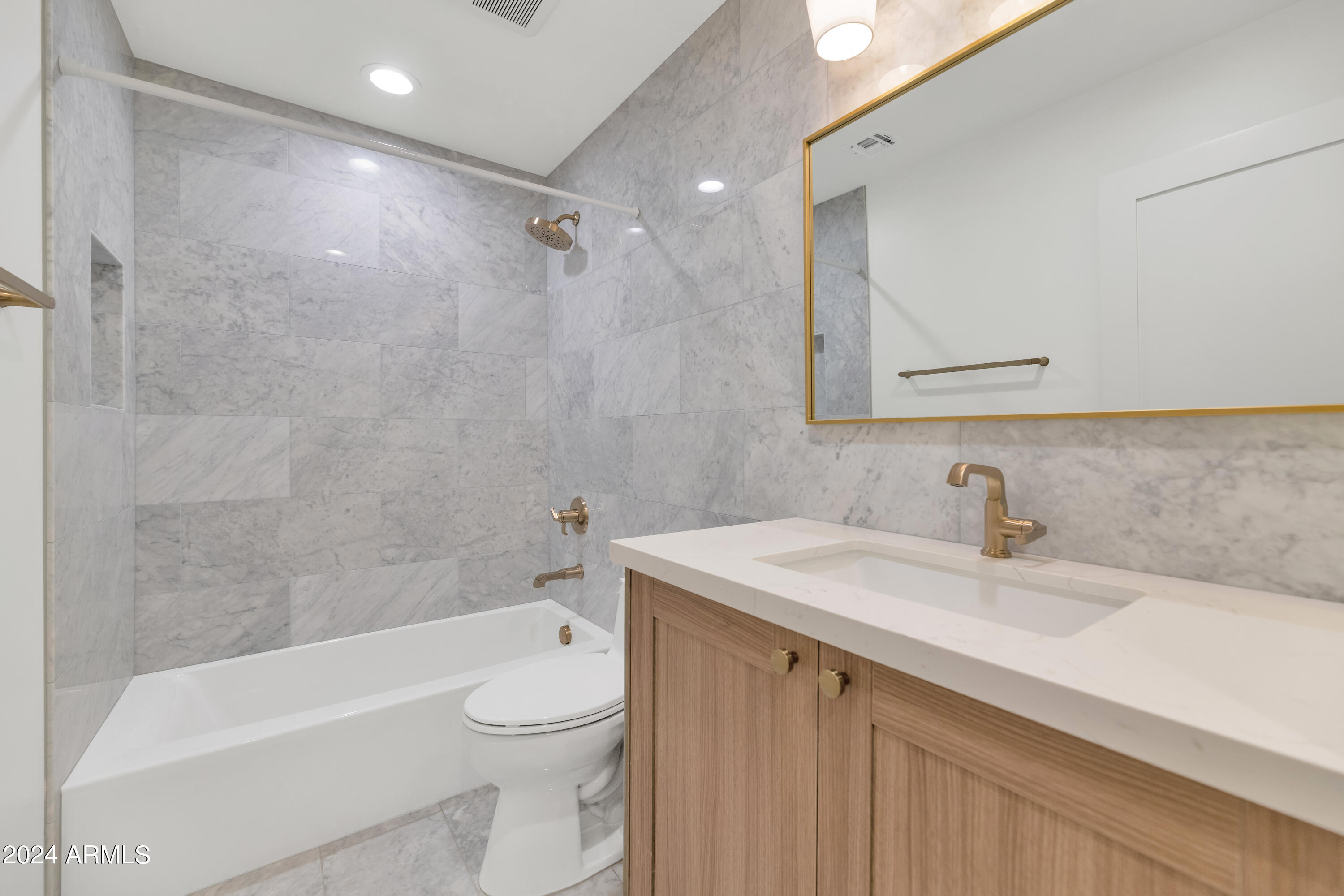 4154 N 35TH Place