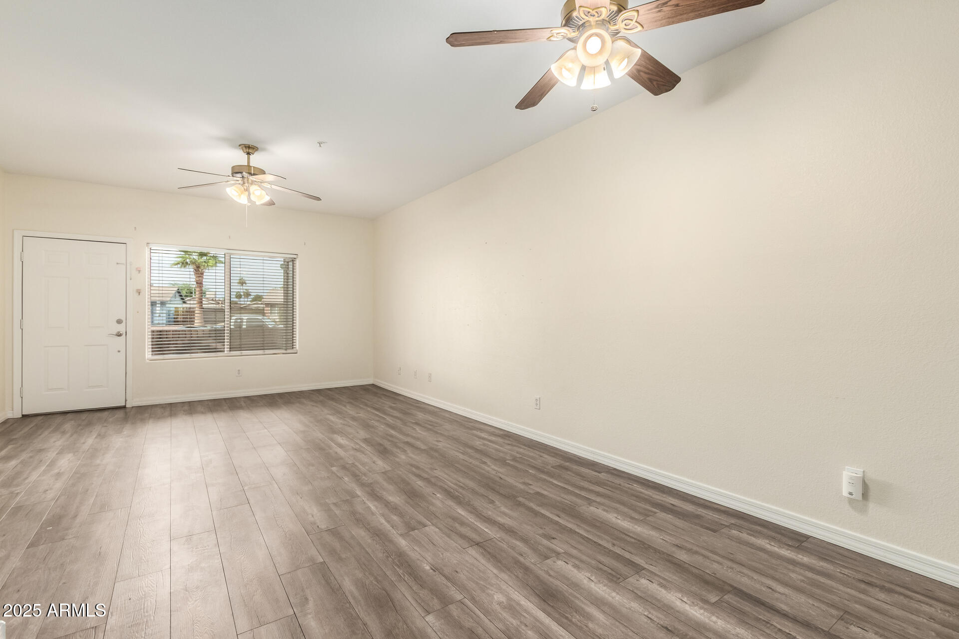 2201 N COMANCHE Drive 1104