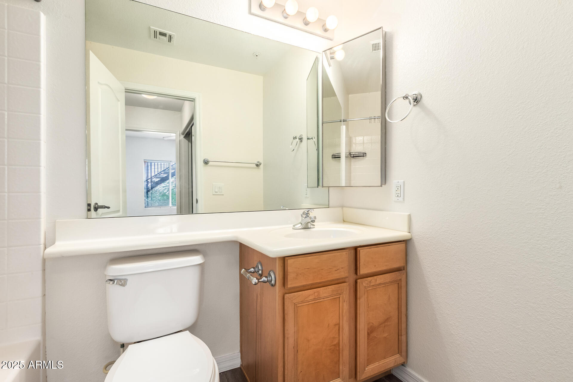 2201 N COMANCHE Drive 1104
