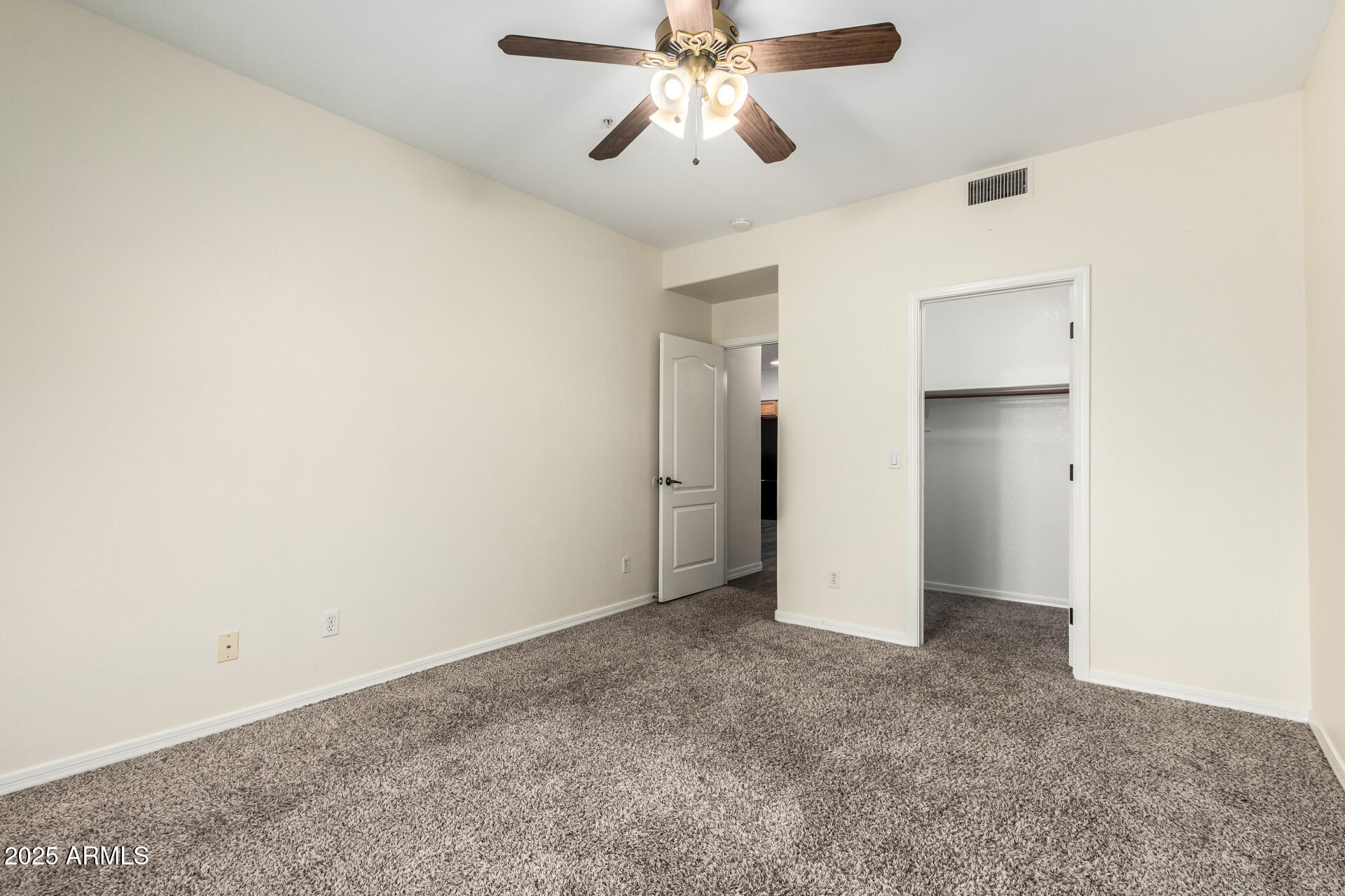 2201 N COMANCHE Drive 1104