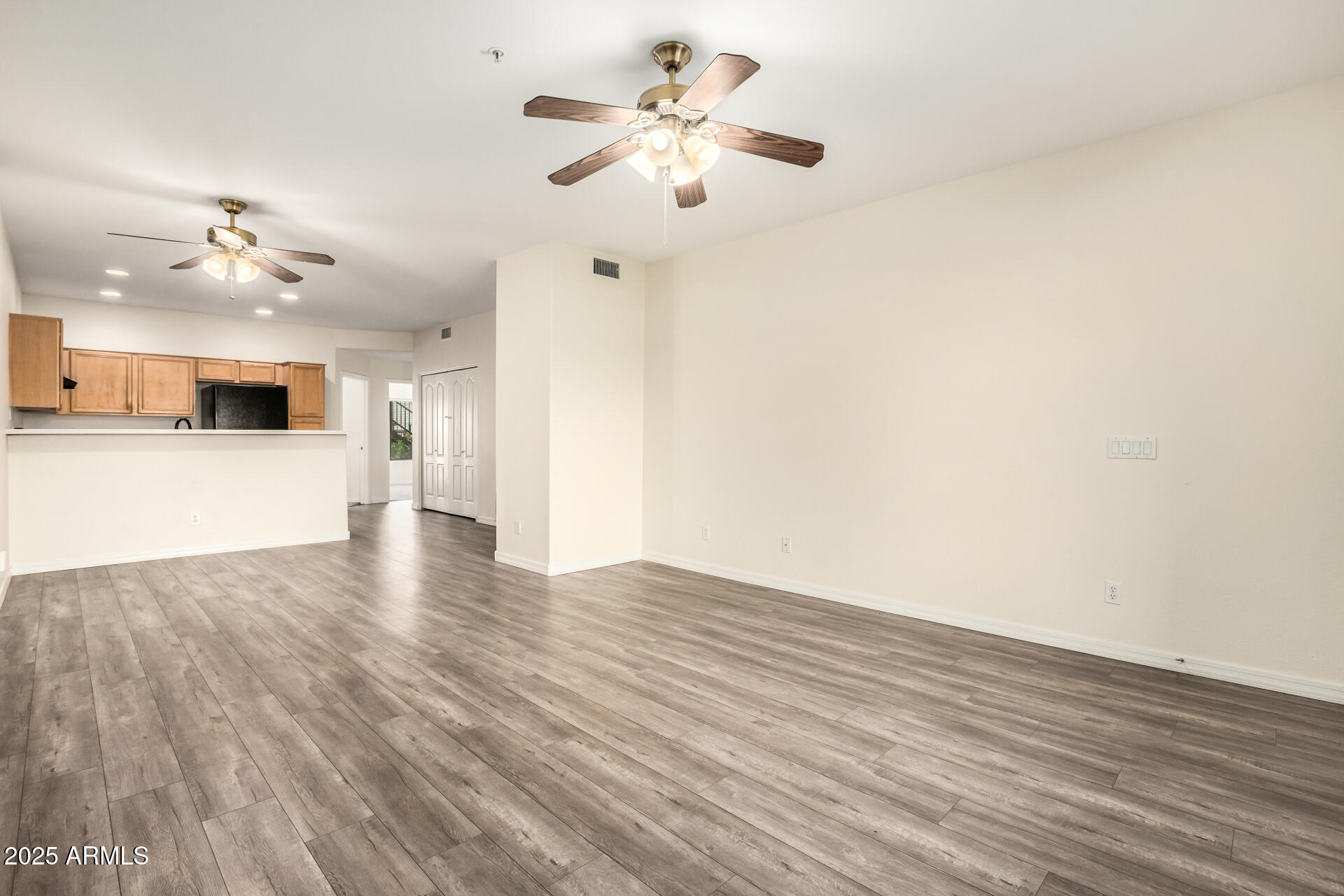 2201 N COMANCHE Drive 1104