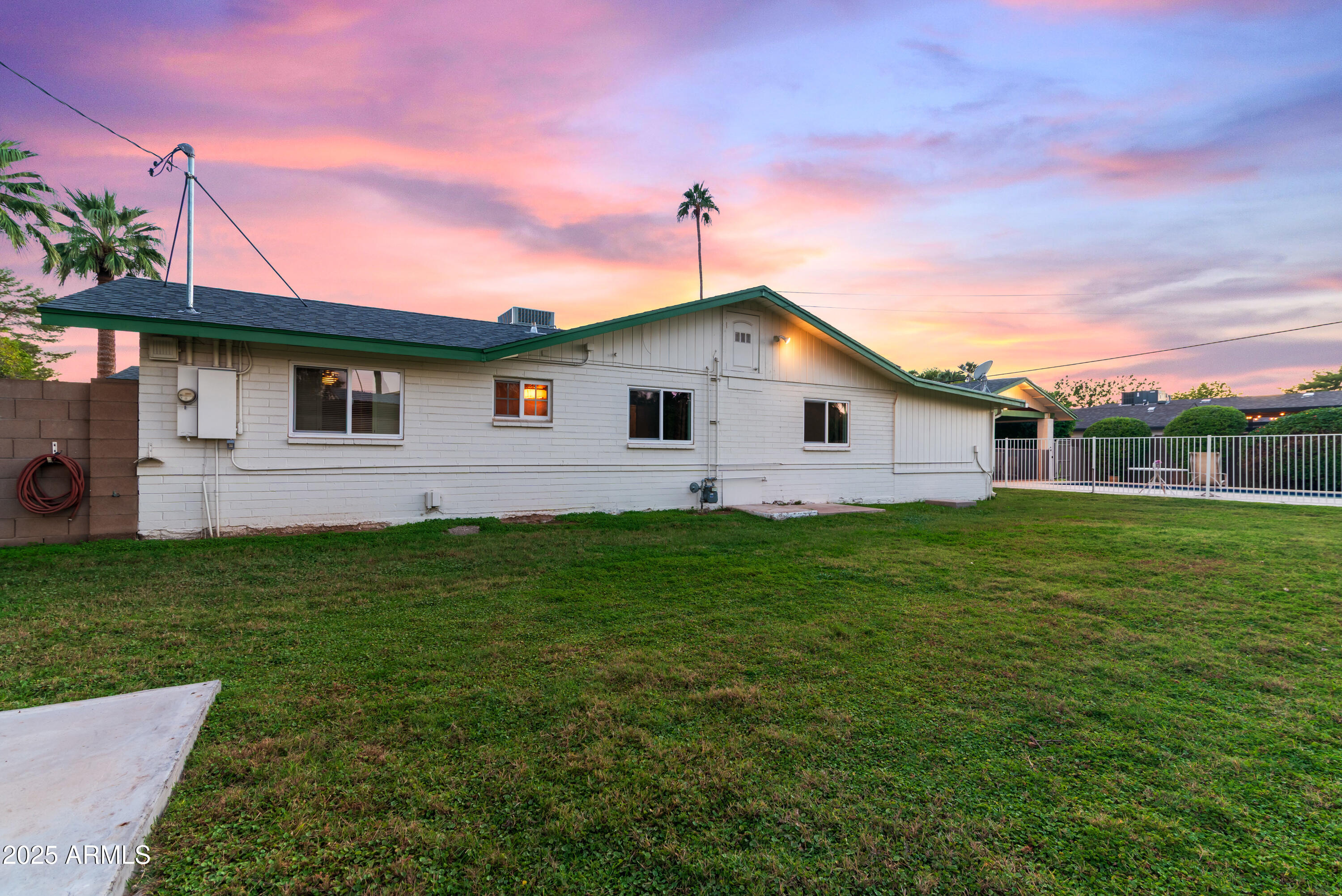 7502 N 7TH Avenue