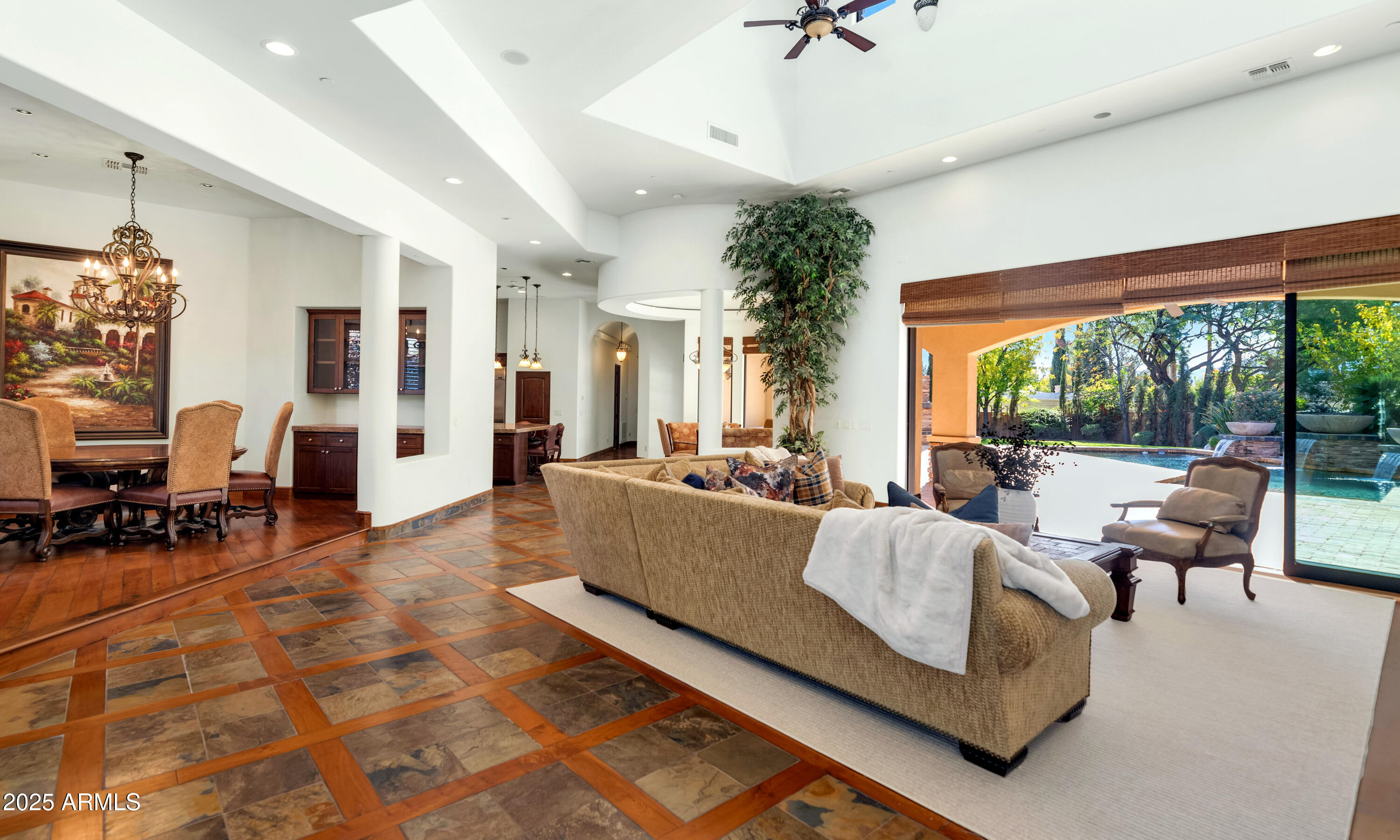 7233 E ROYAL PALM Road