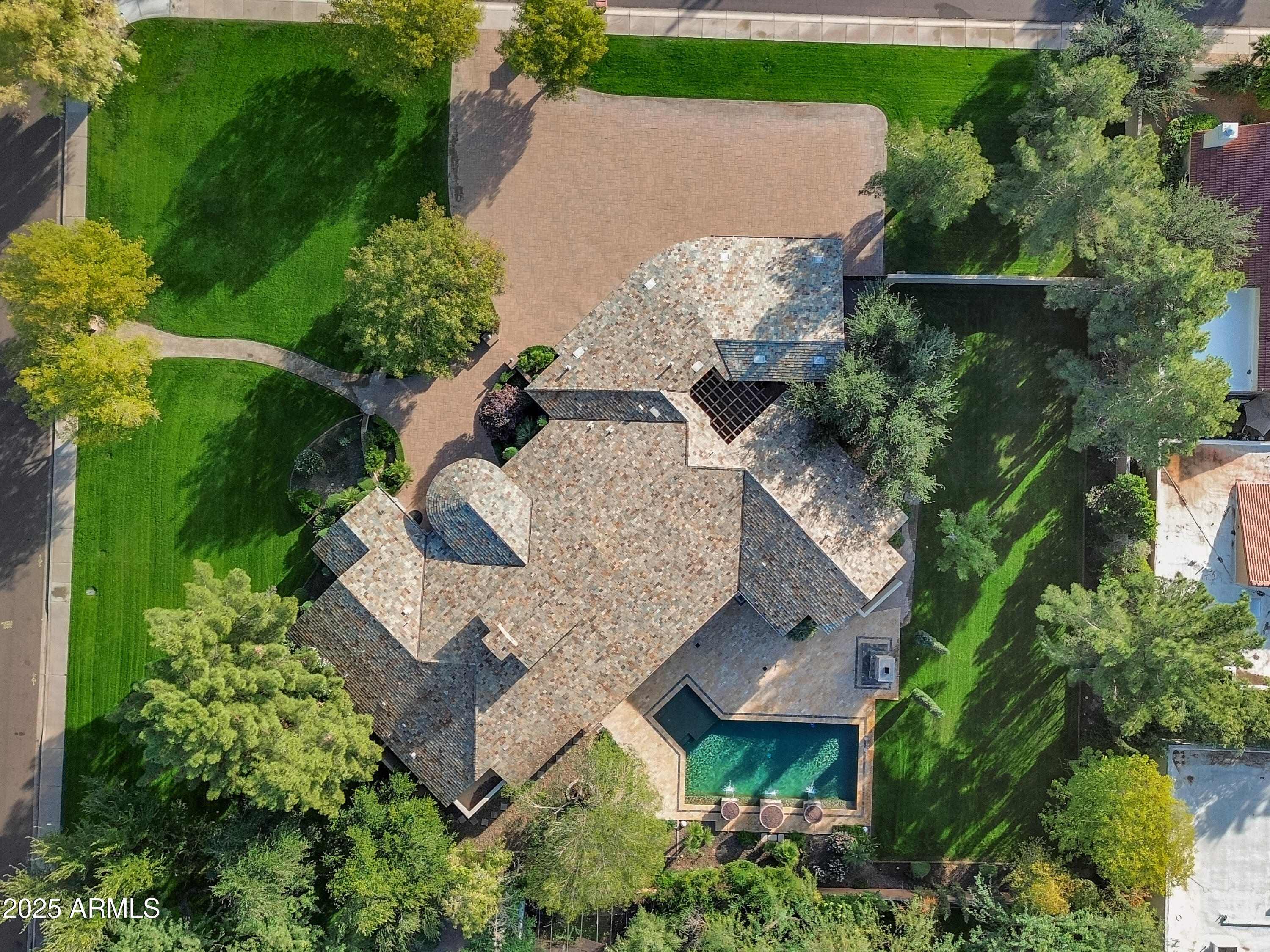 7233 E ROYAL PALM Road