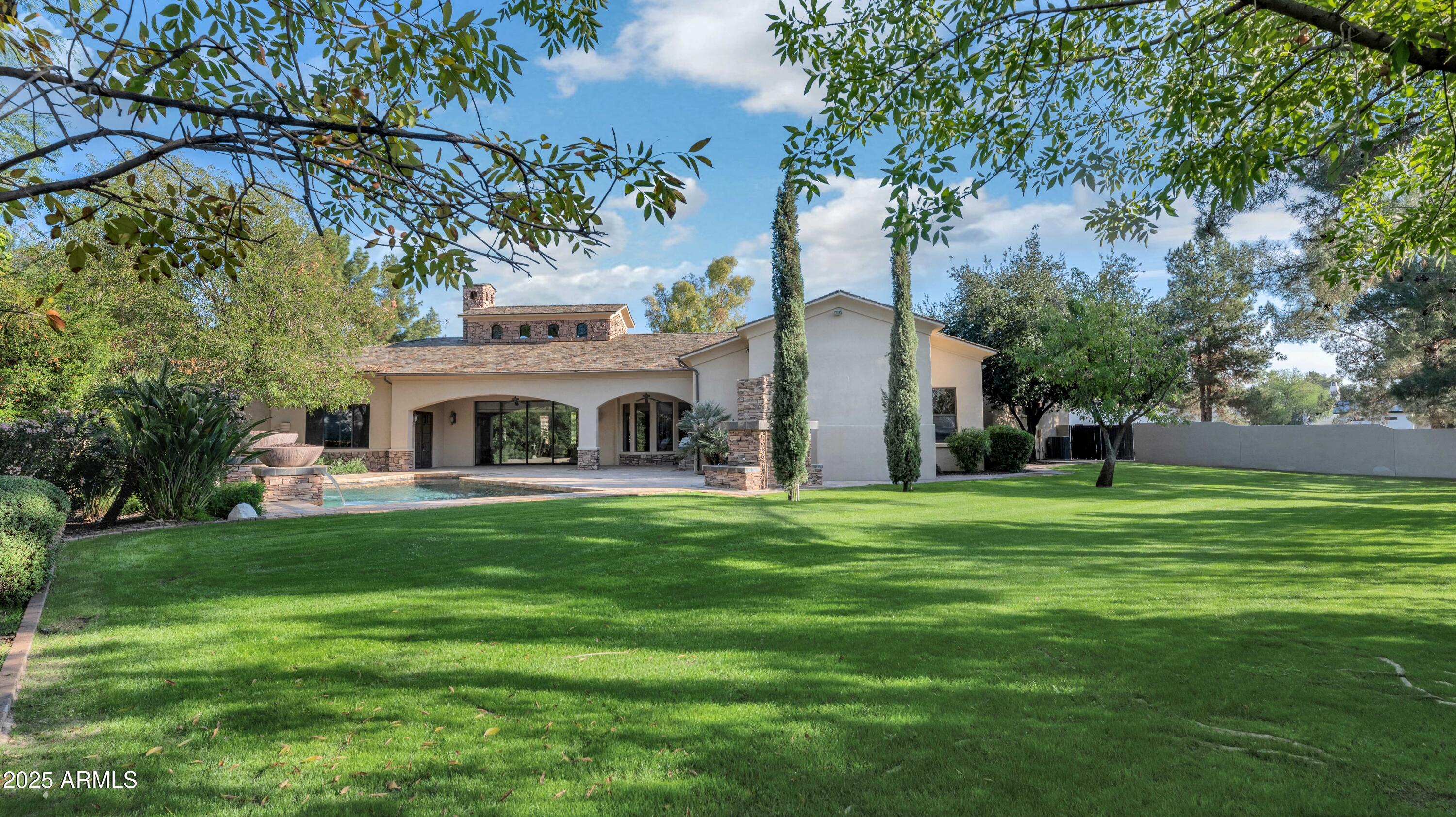 7233 E ROYAL PALM Road