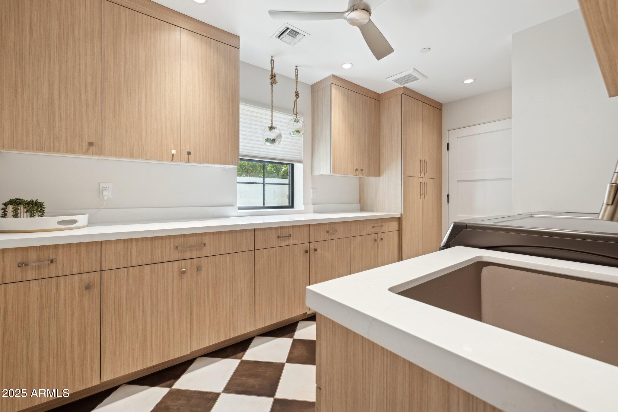 8429 N VIA LINDA