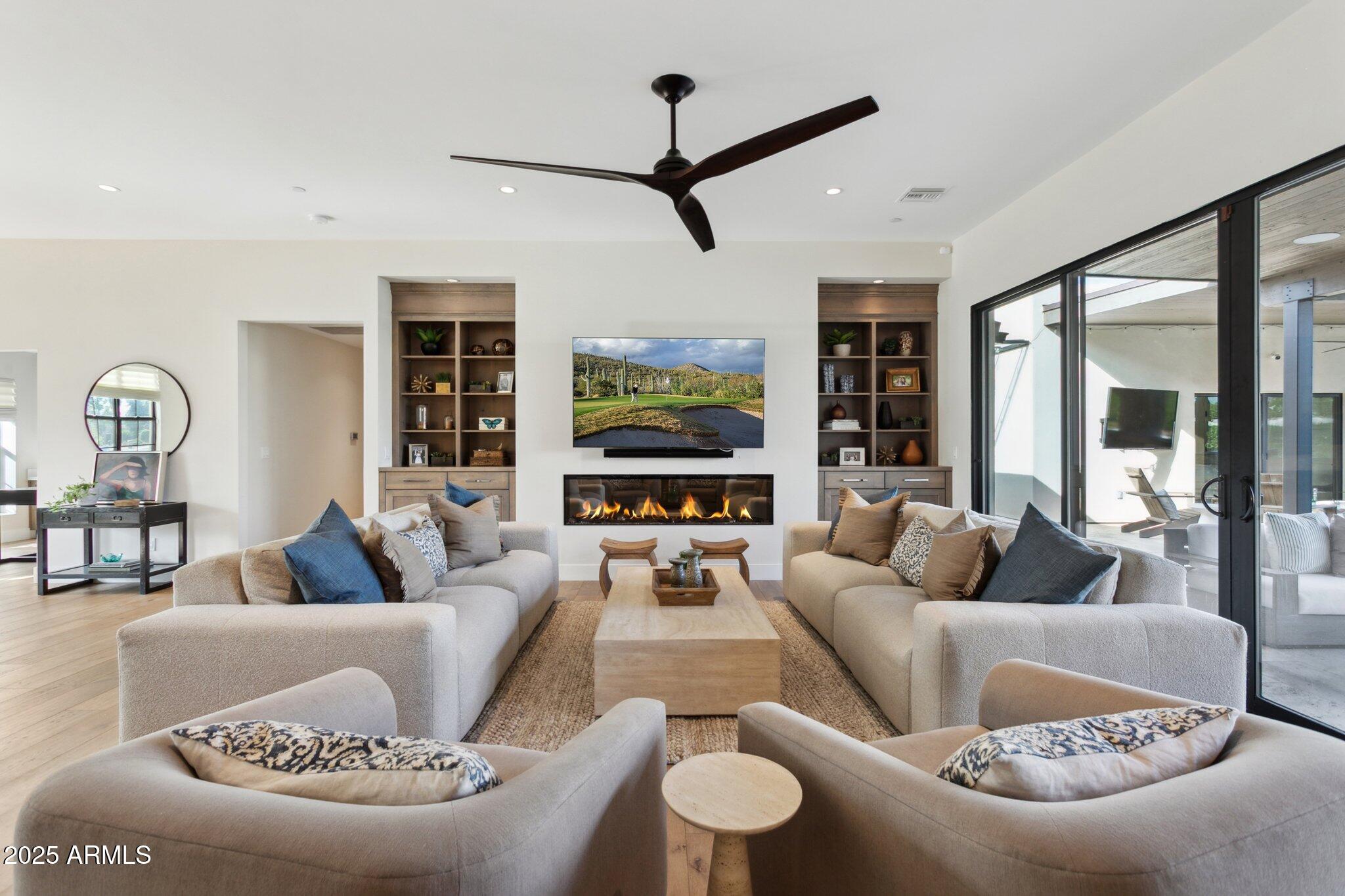 8429 N VIA LINDA
