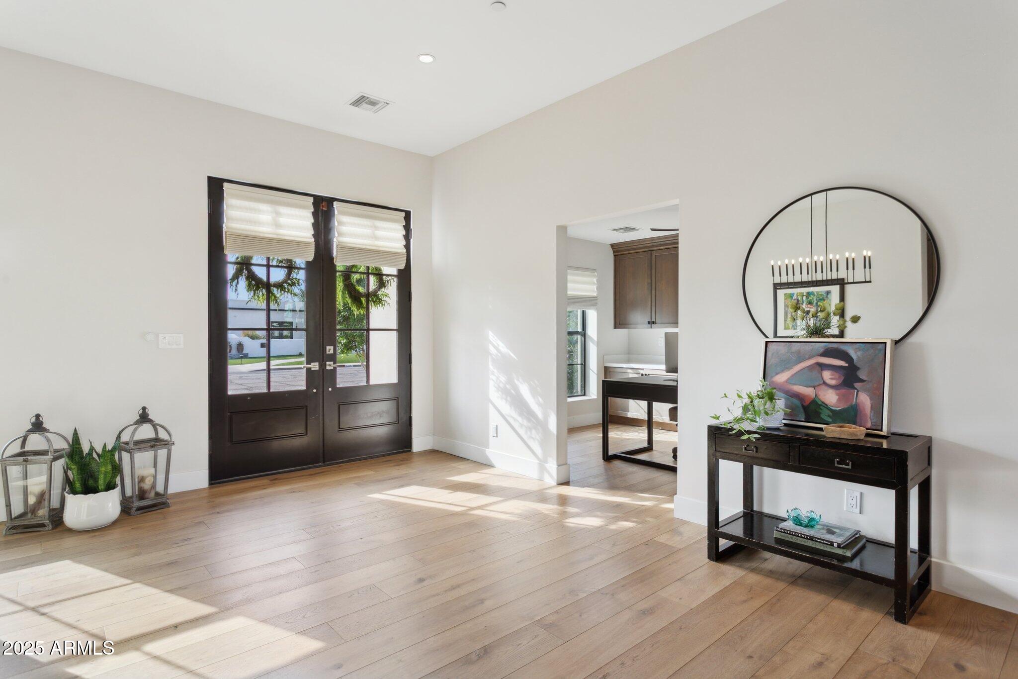 8429 N VIA LINDA