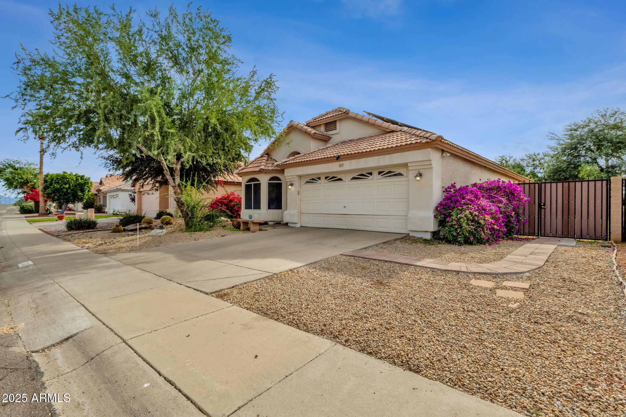 517 W AIRE LIBRE Avenue
