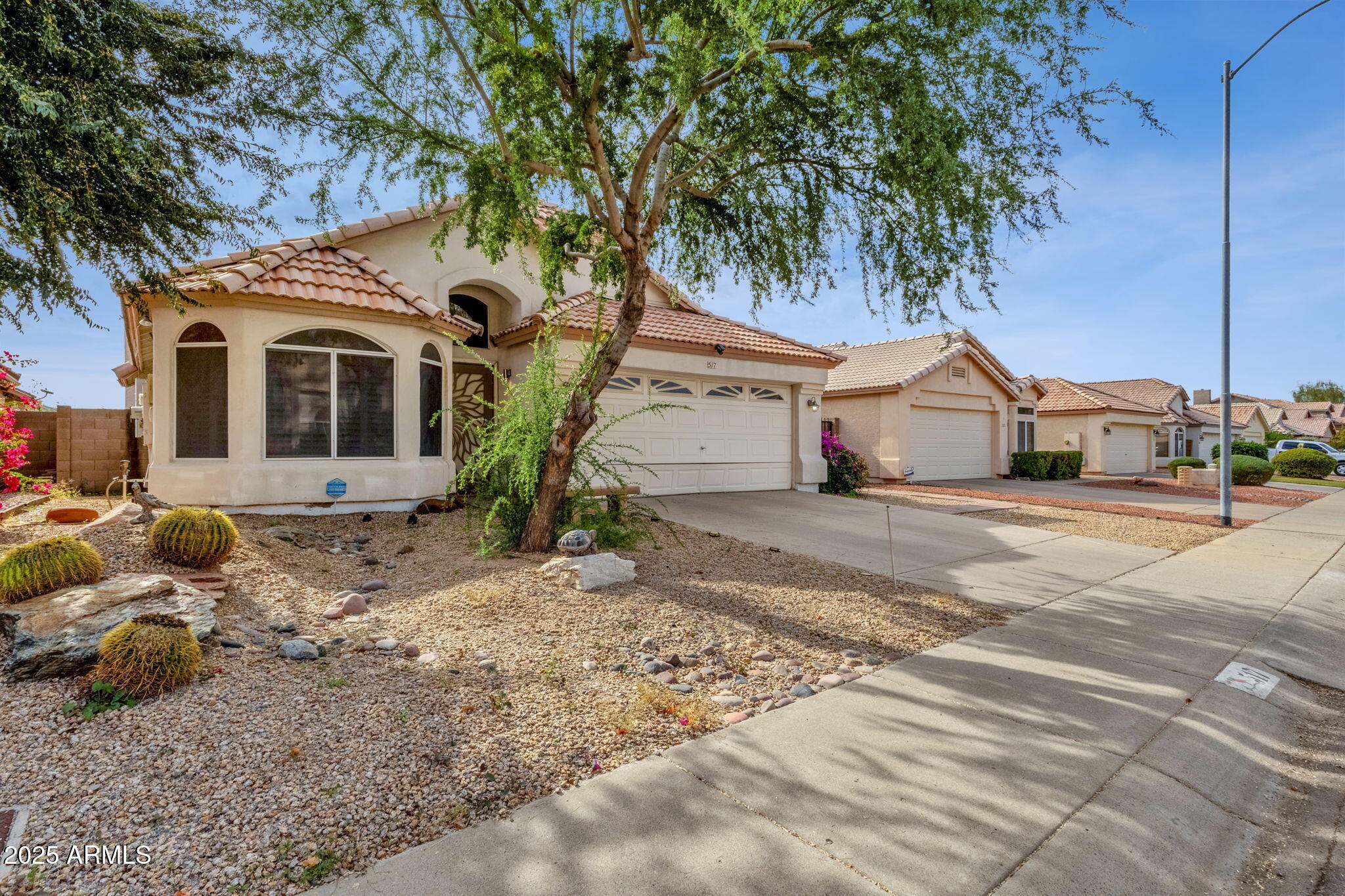 517 W AIRE LIBRE Avenue