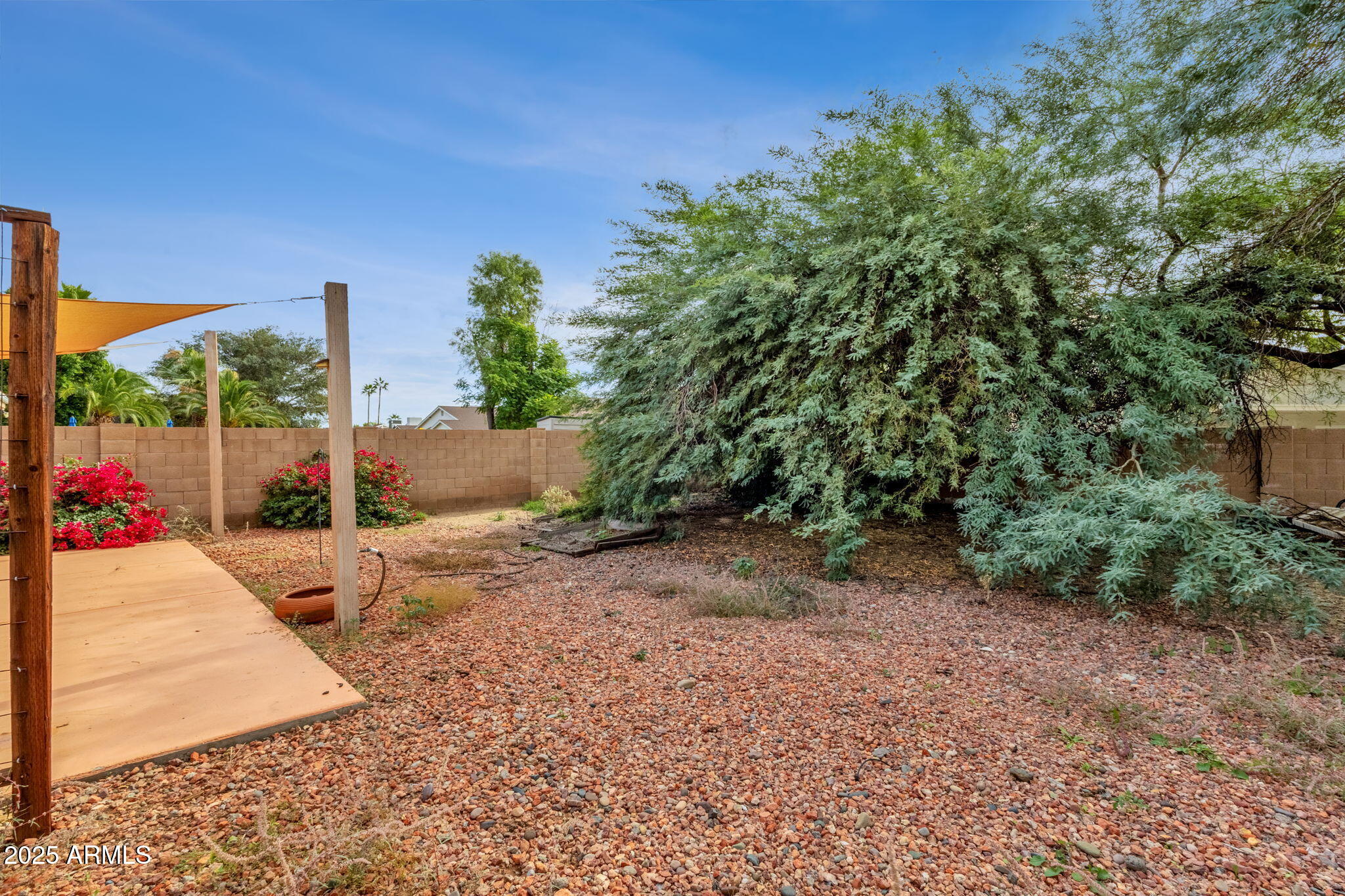 517 W AIRE LIBRE Avenue