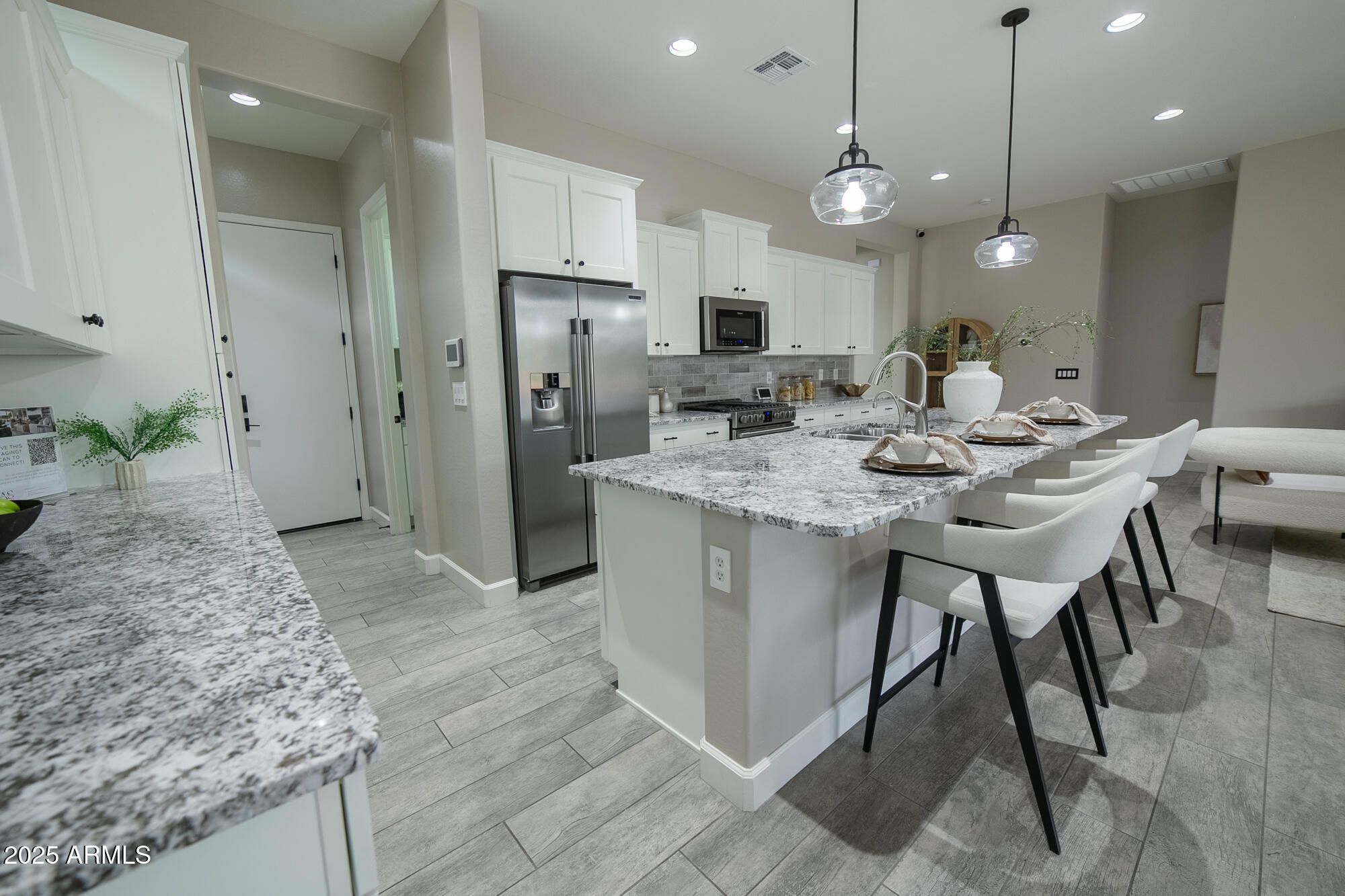 2066 N CANELO HILLS