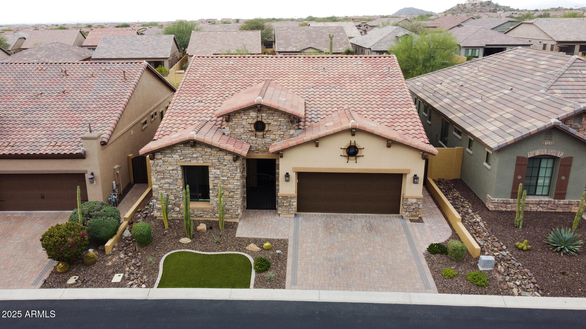 2066 N CANELO HILLS