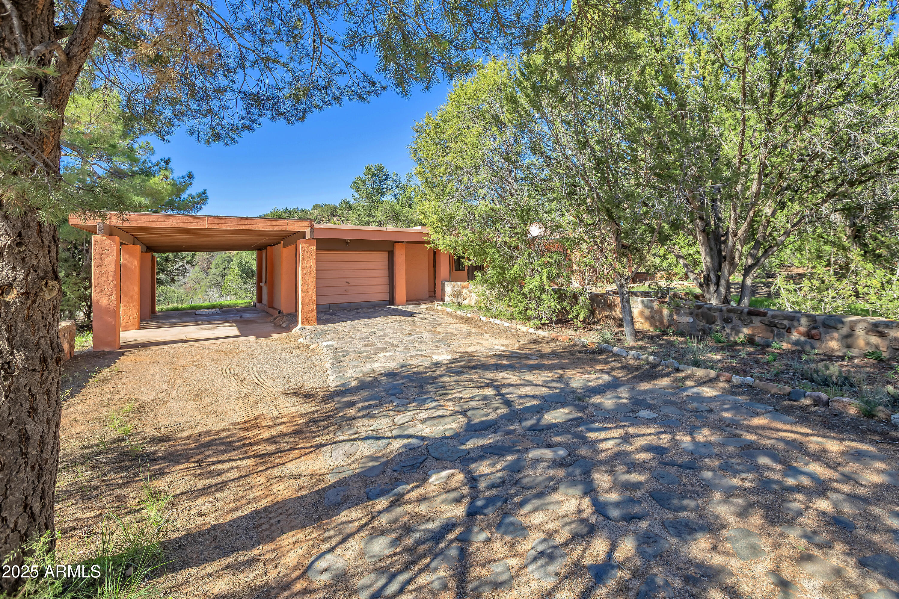 255 QUAIL HOLLOW Drive