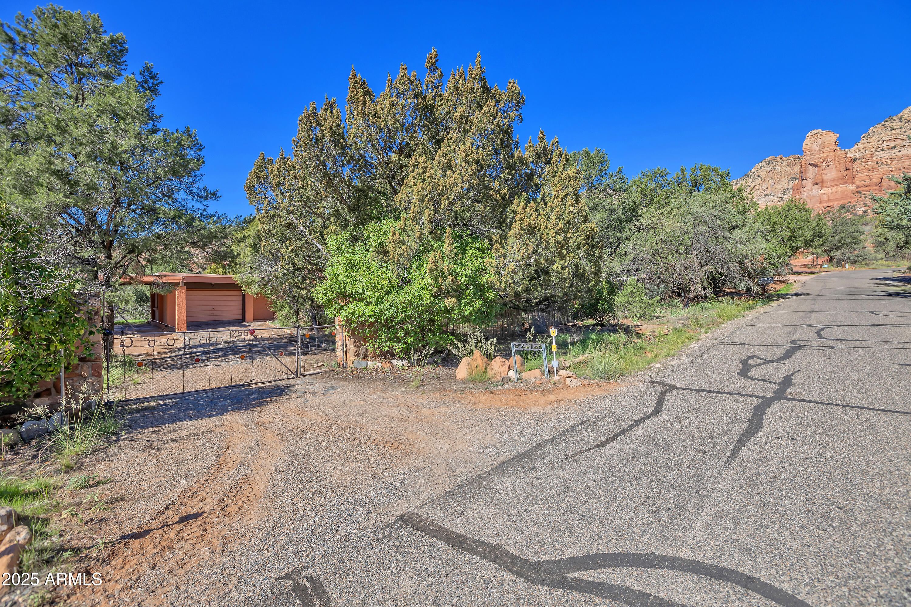 255 QUAIL HOLLOW Drive