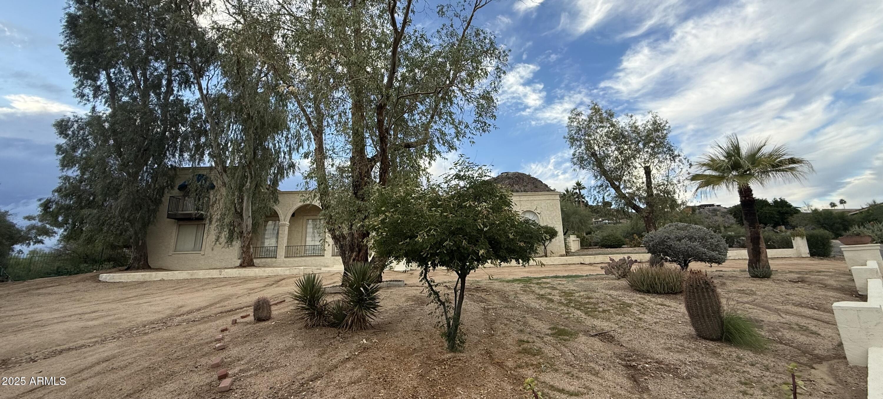 6618 N HILLSIDE Drive