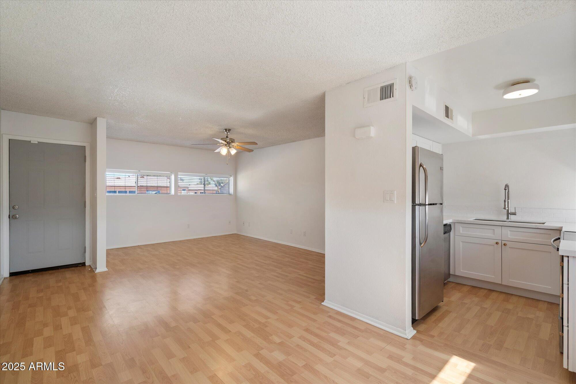 2673 E Oakleaf Drive