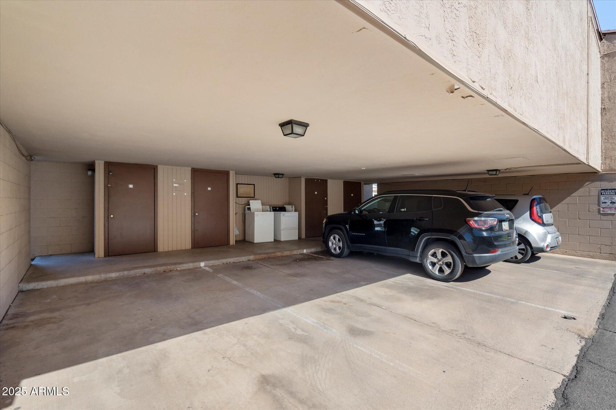 2673 E Oakleaf Drive