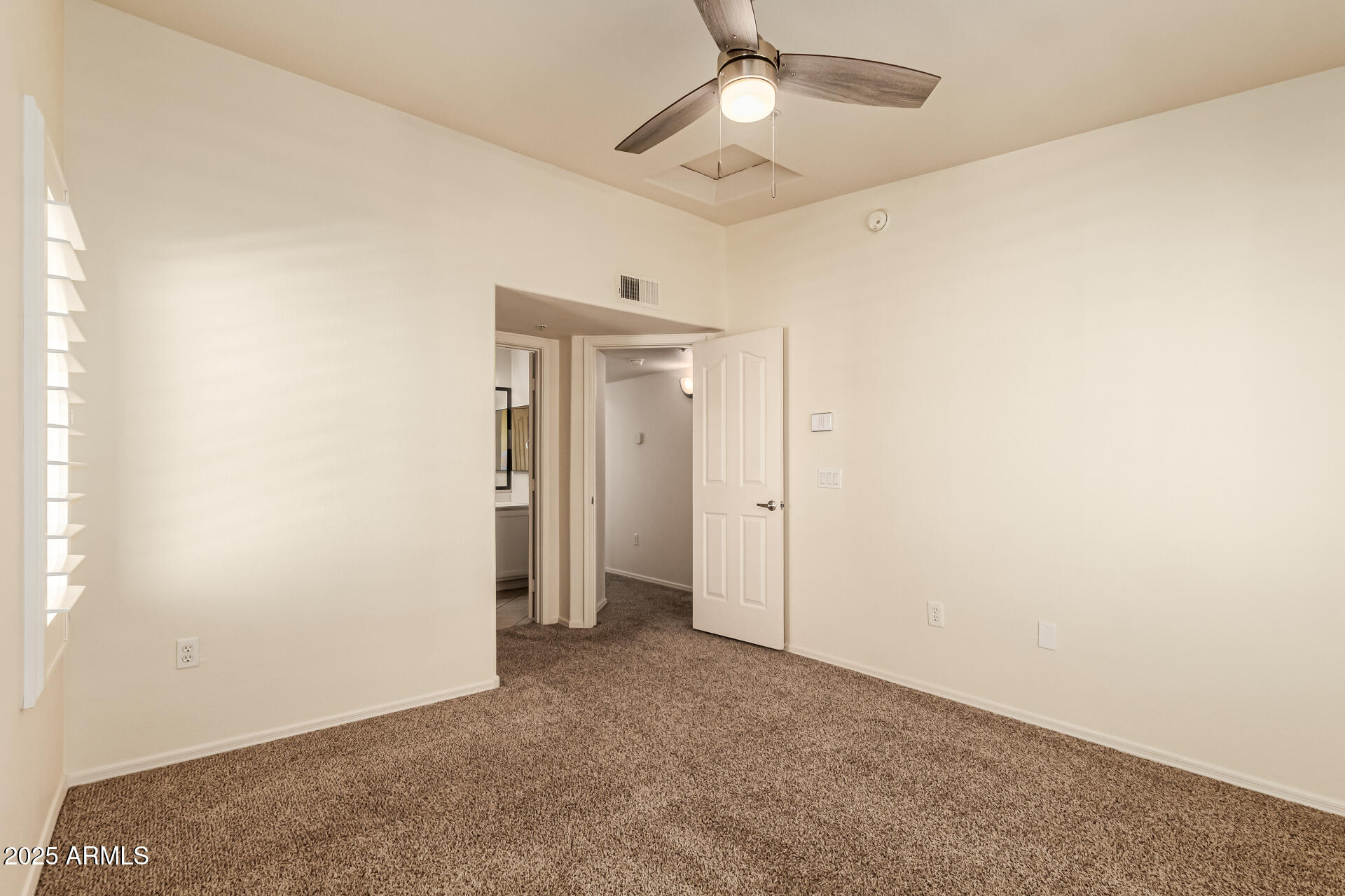 2401 E RIO SALADO Parkway 1048