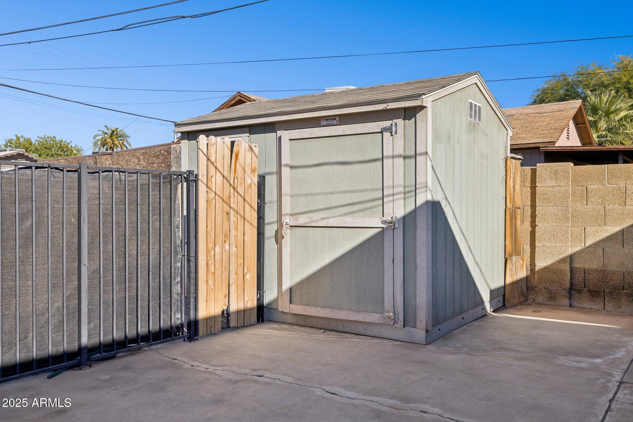 1614 E ROMA Avenue