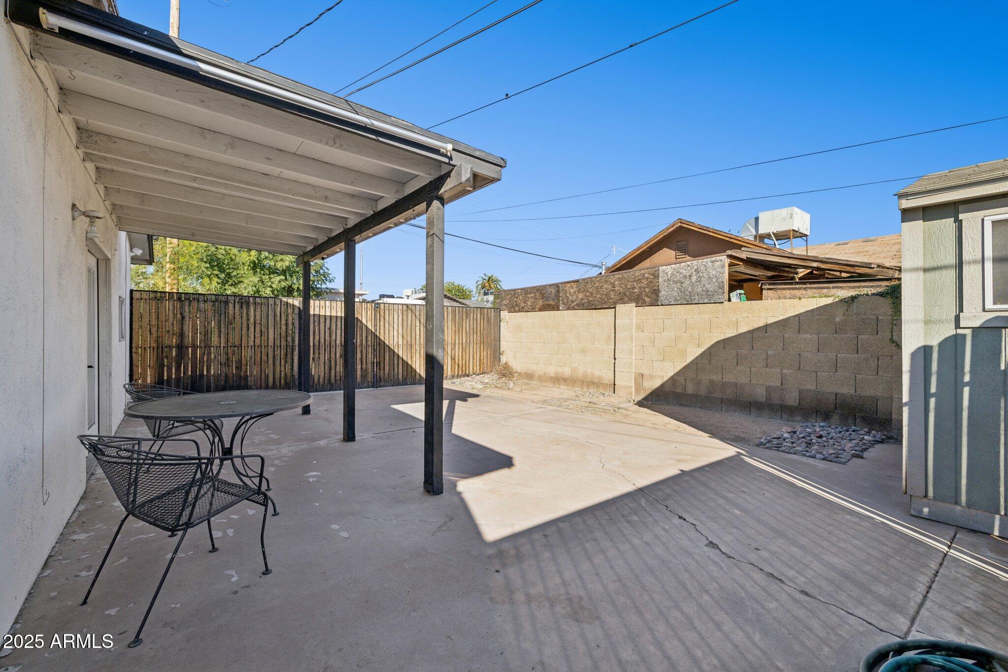 1614 E ROMA Avenue