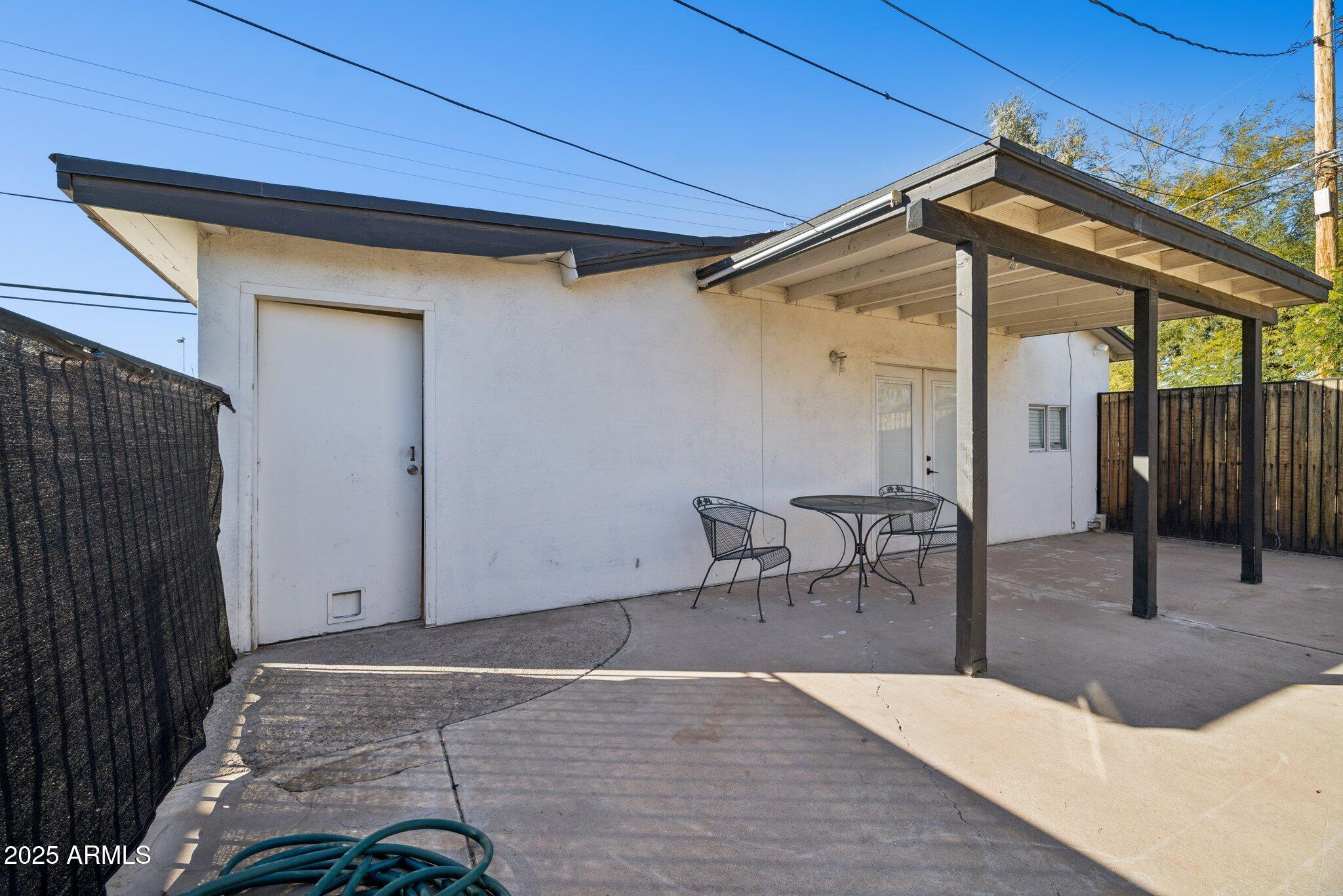 1614 E ROMA Avenue
