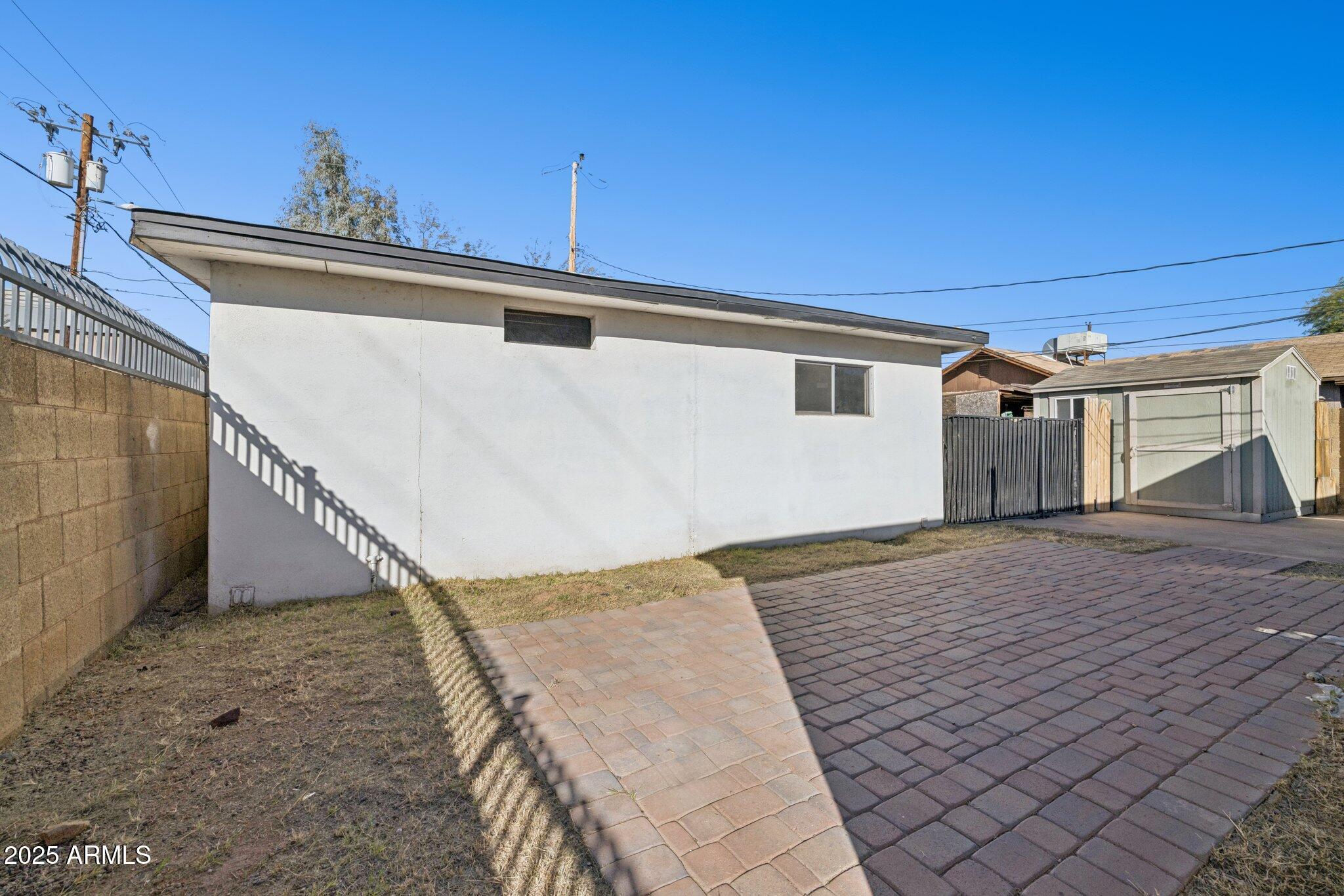 1614 E ROMA Avenue