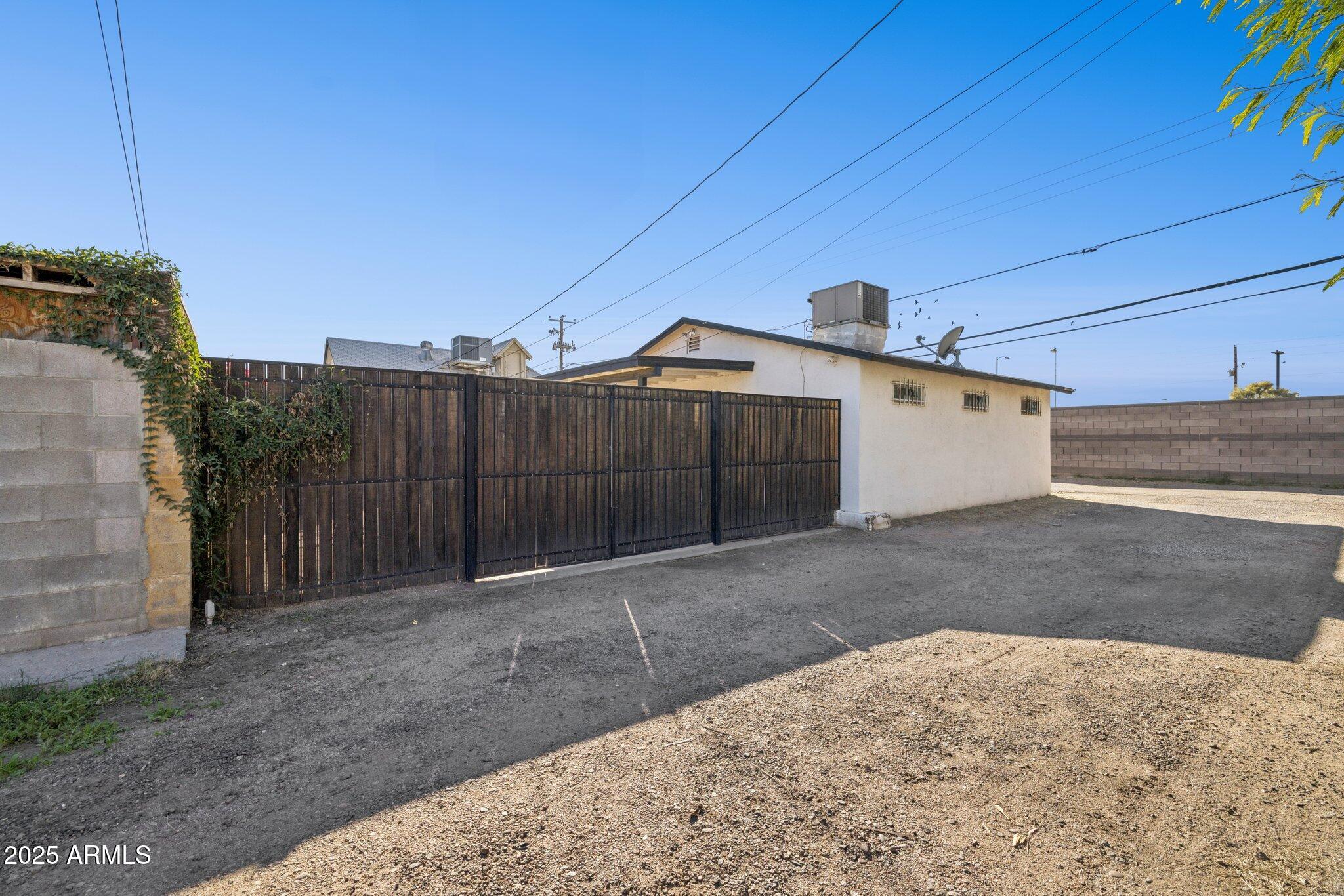 1614 E ROMA Avenue