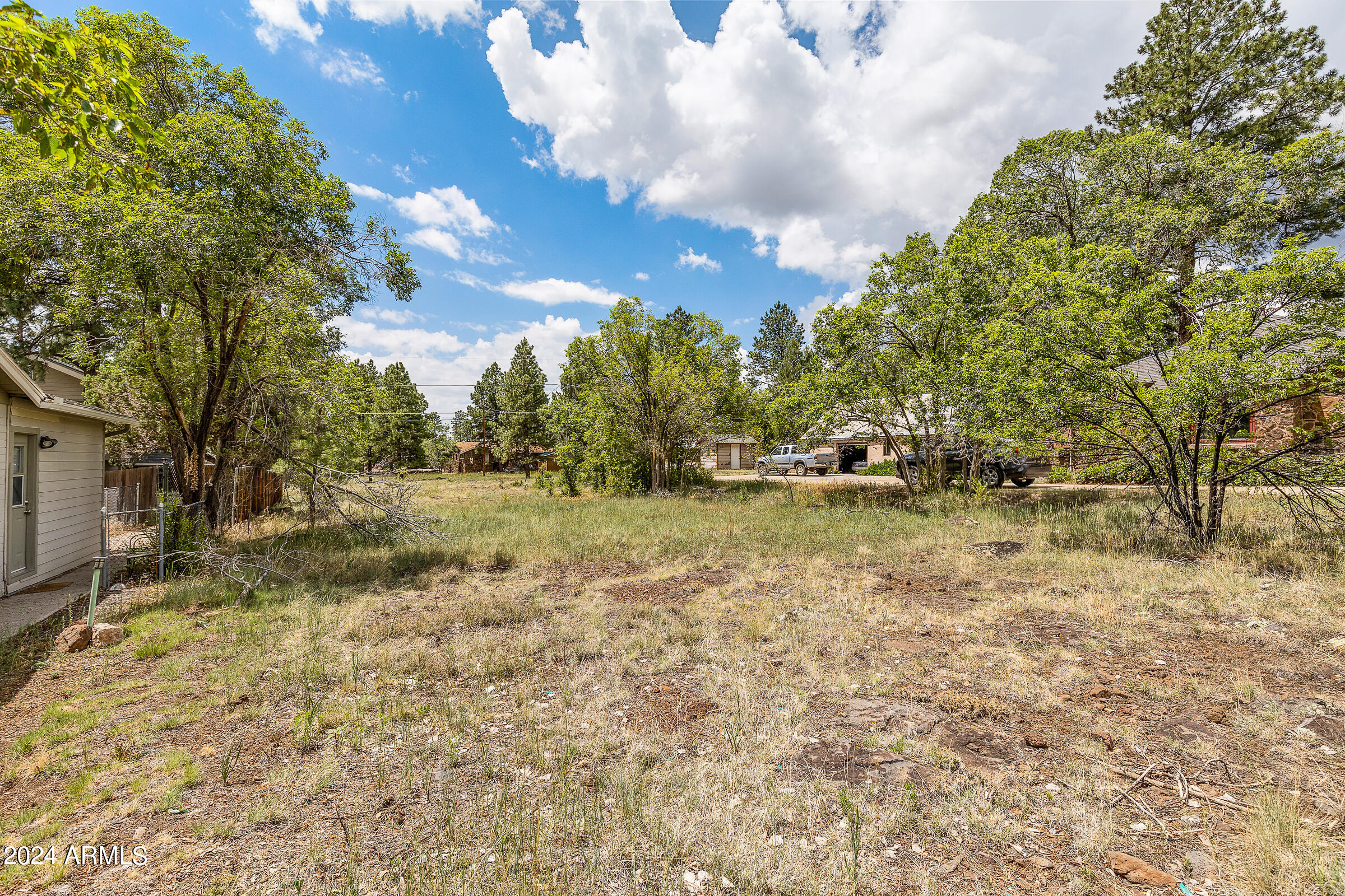 261 W OAK Avenue 11