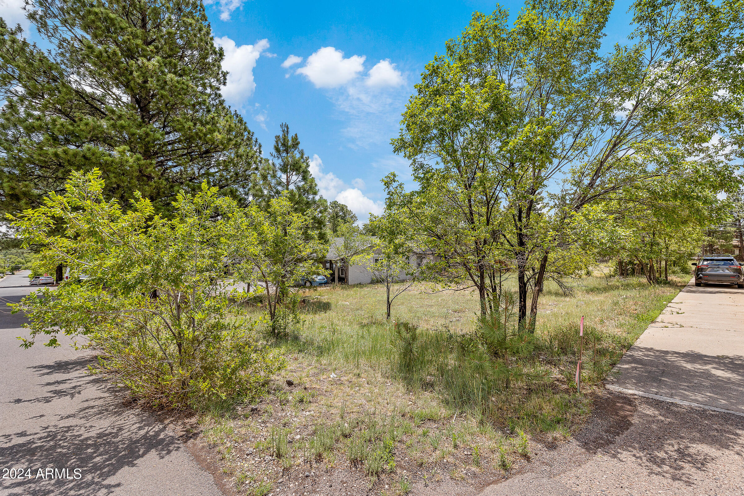 261 W OAK Avenue 11