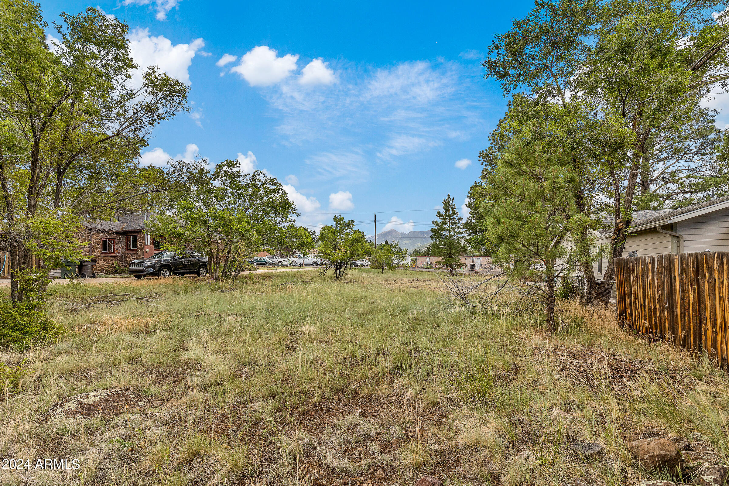 261 W OAK Avenue 11