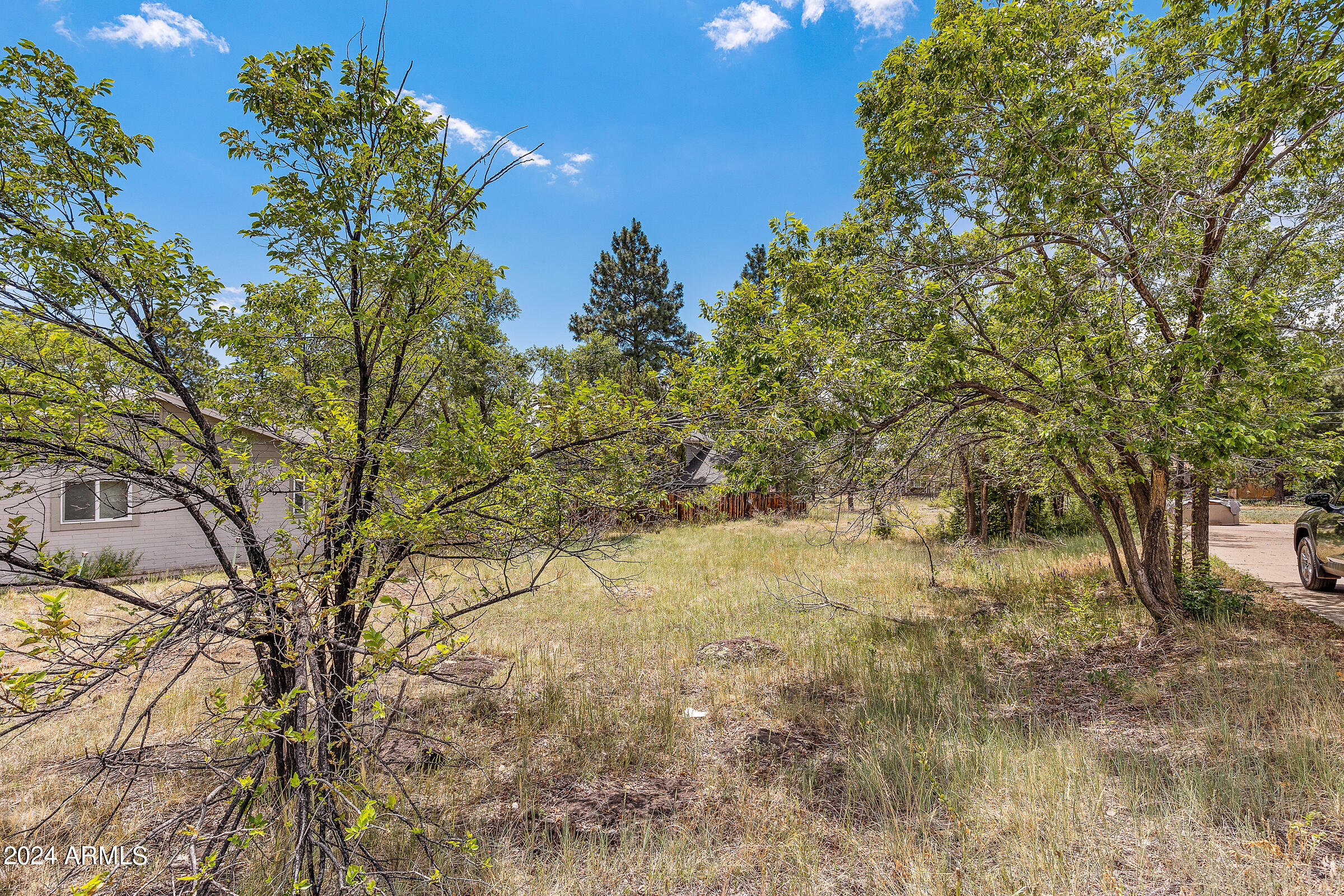 261 W OAK Avenue 11