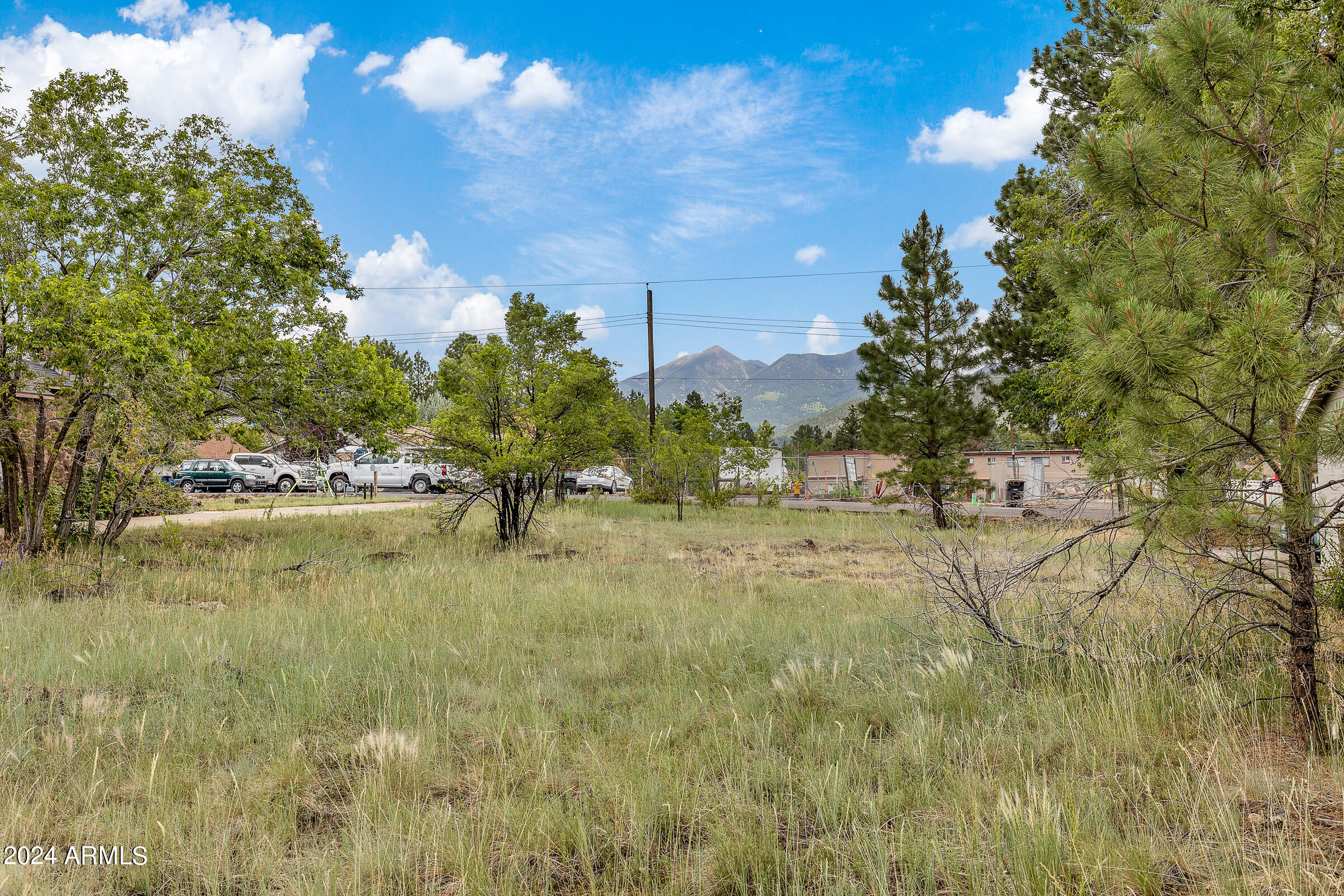 261 W OAK Avenue 11