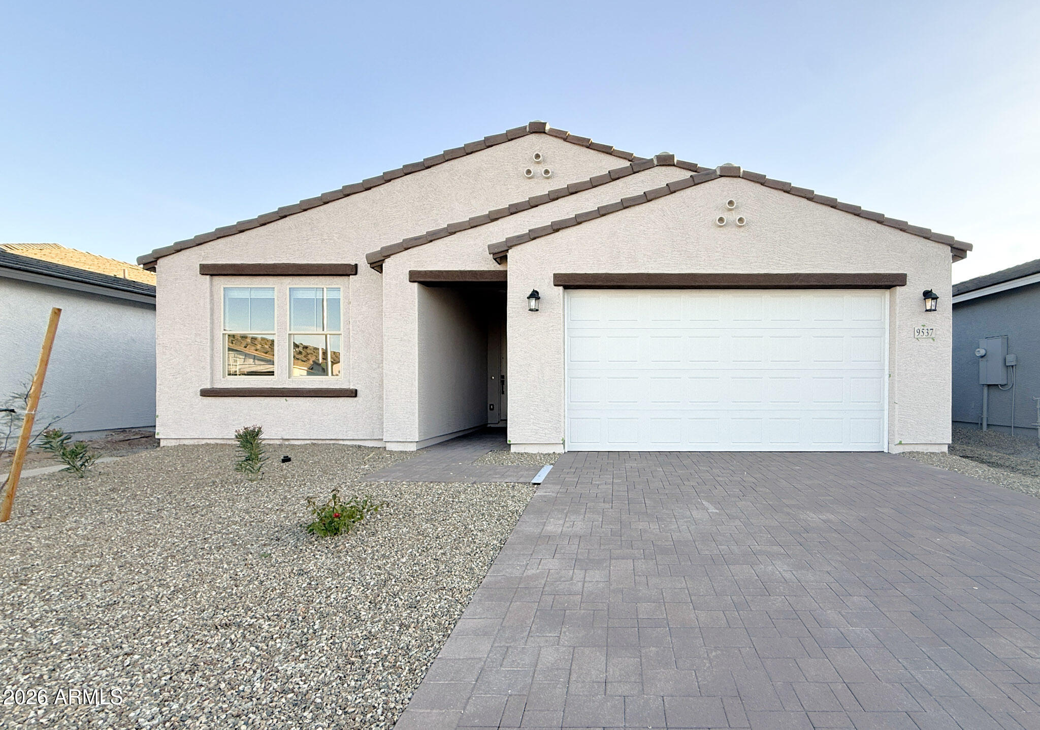 9537 W TAMARISK Avenue