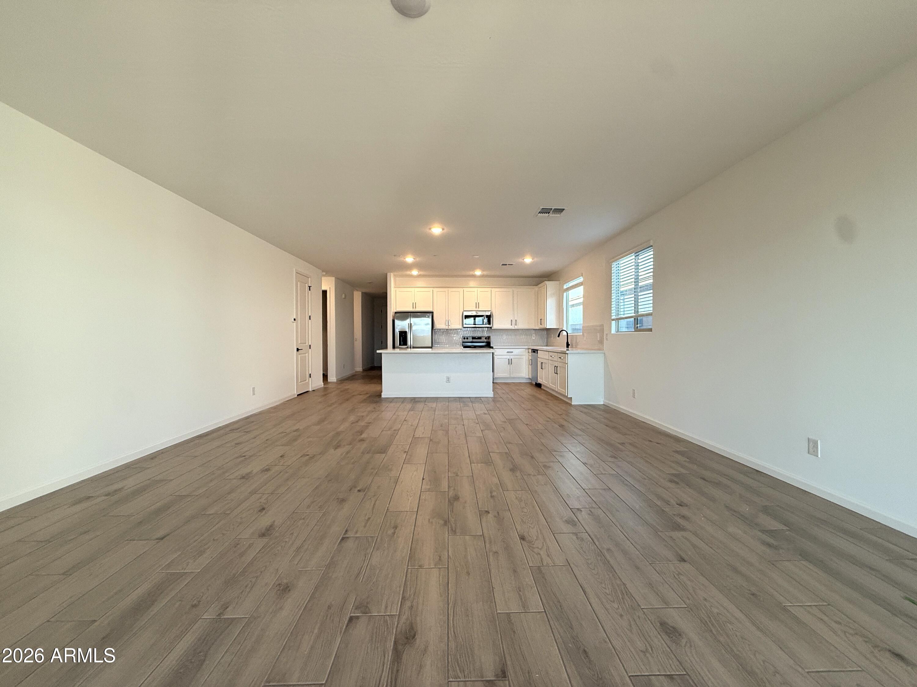 9537 W TAMARISK Avenue