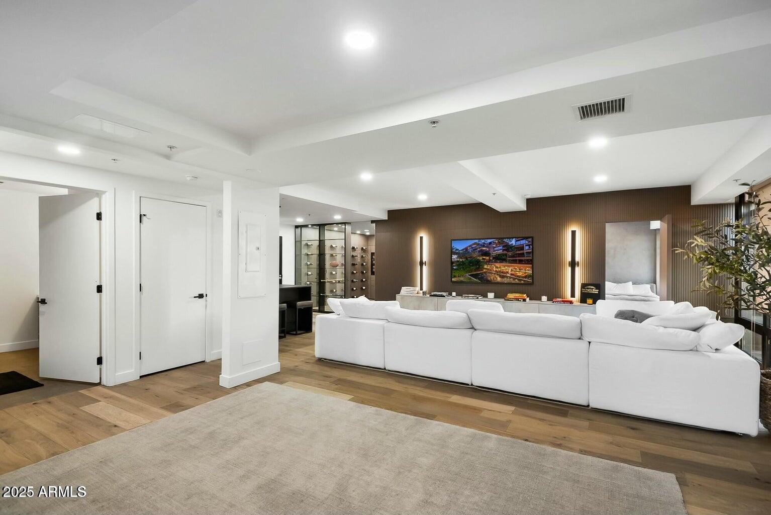 7147 E RANCHO VISTA Drive 6011