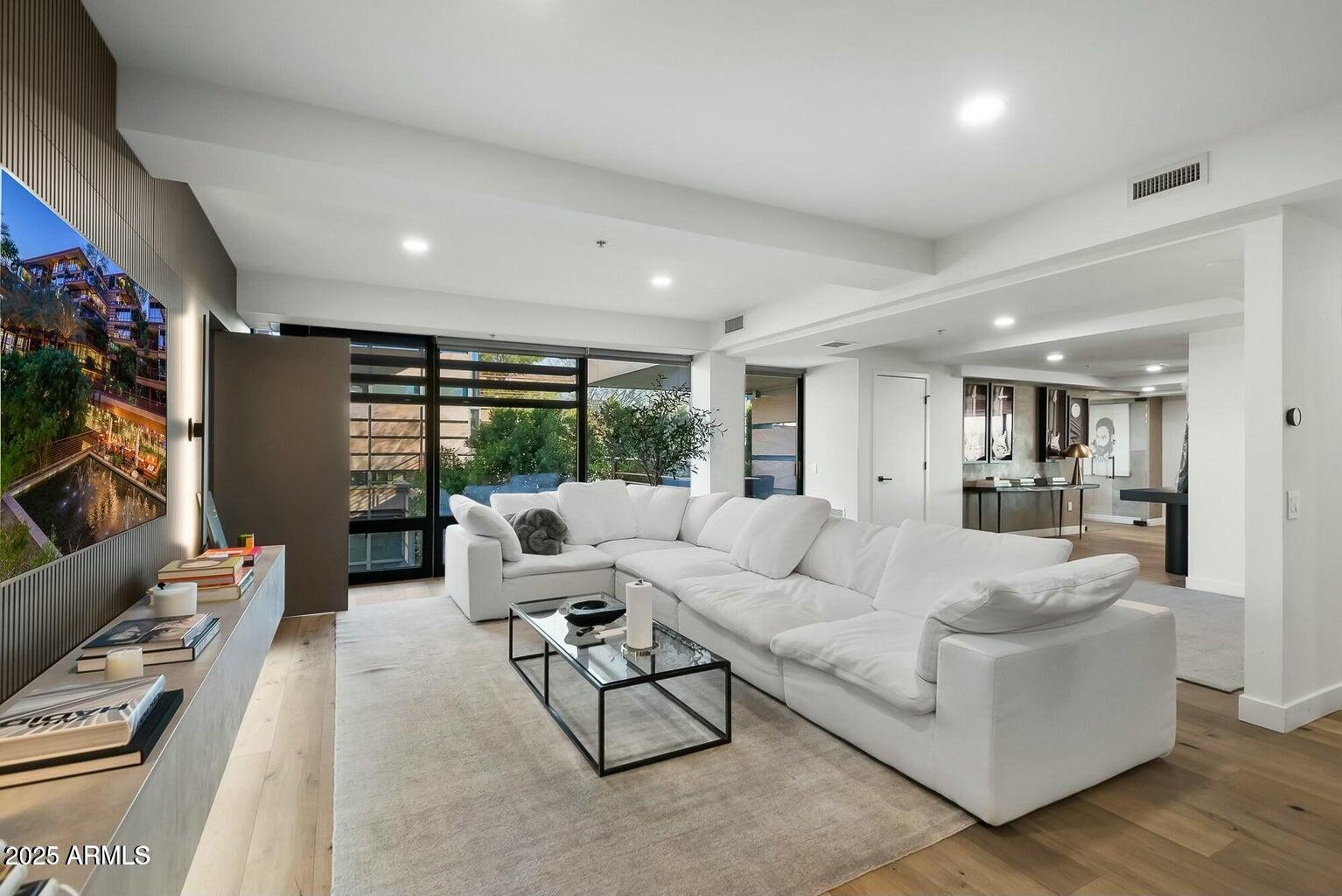 7147 E RANCHO VISTA Drive 6011