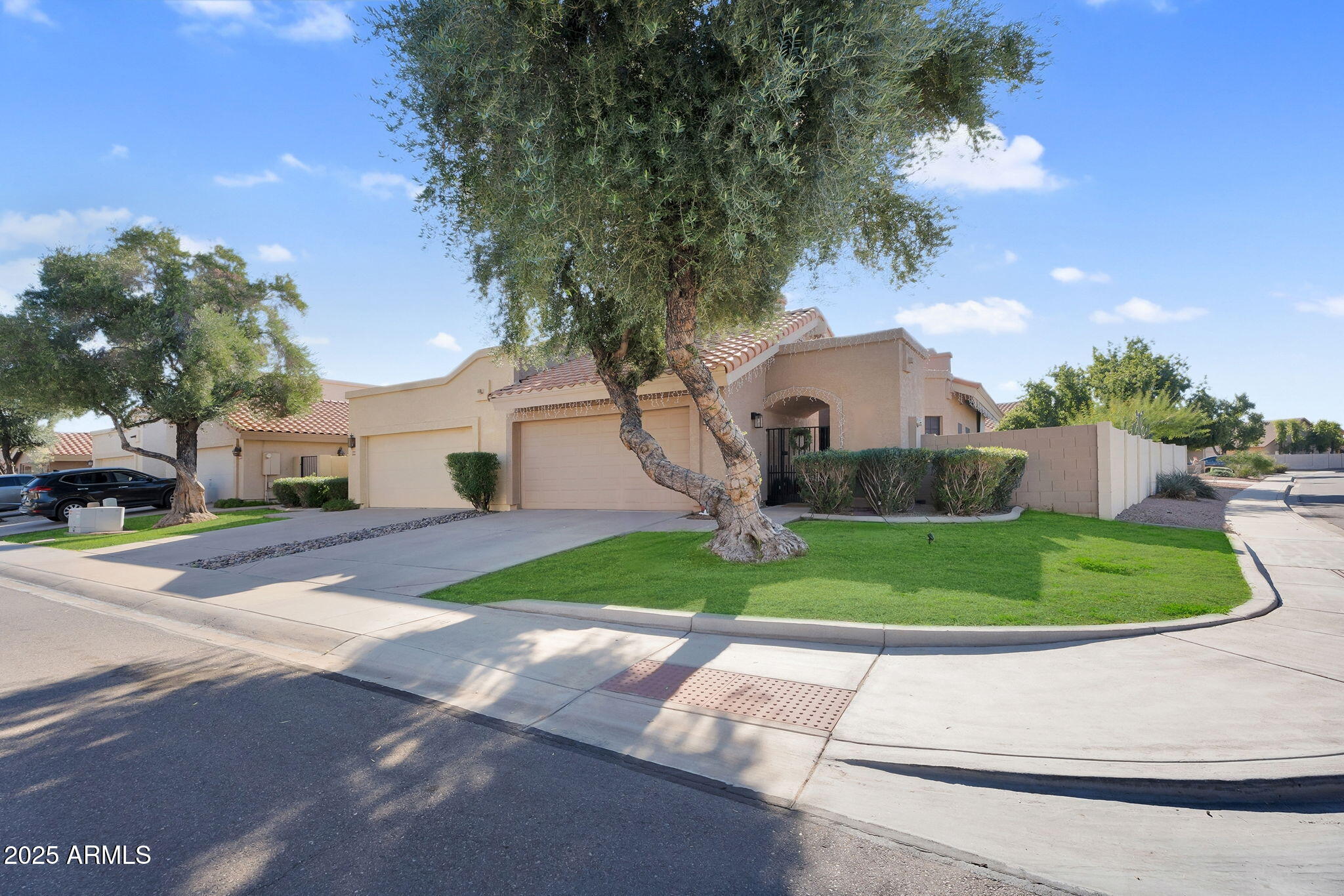 2345 W SHAWNEE Drive