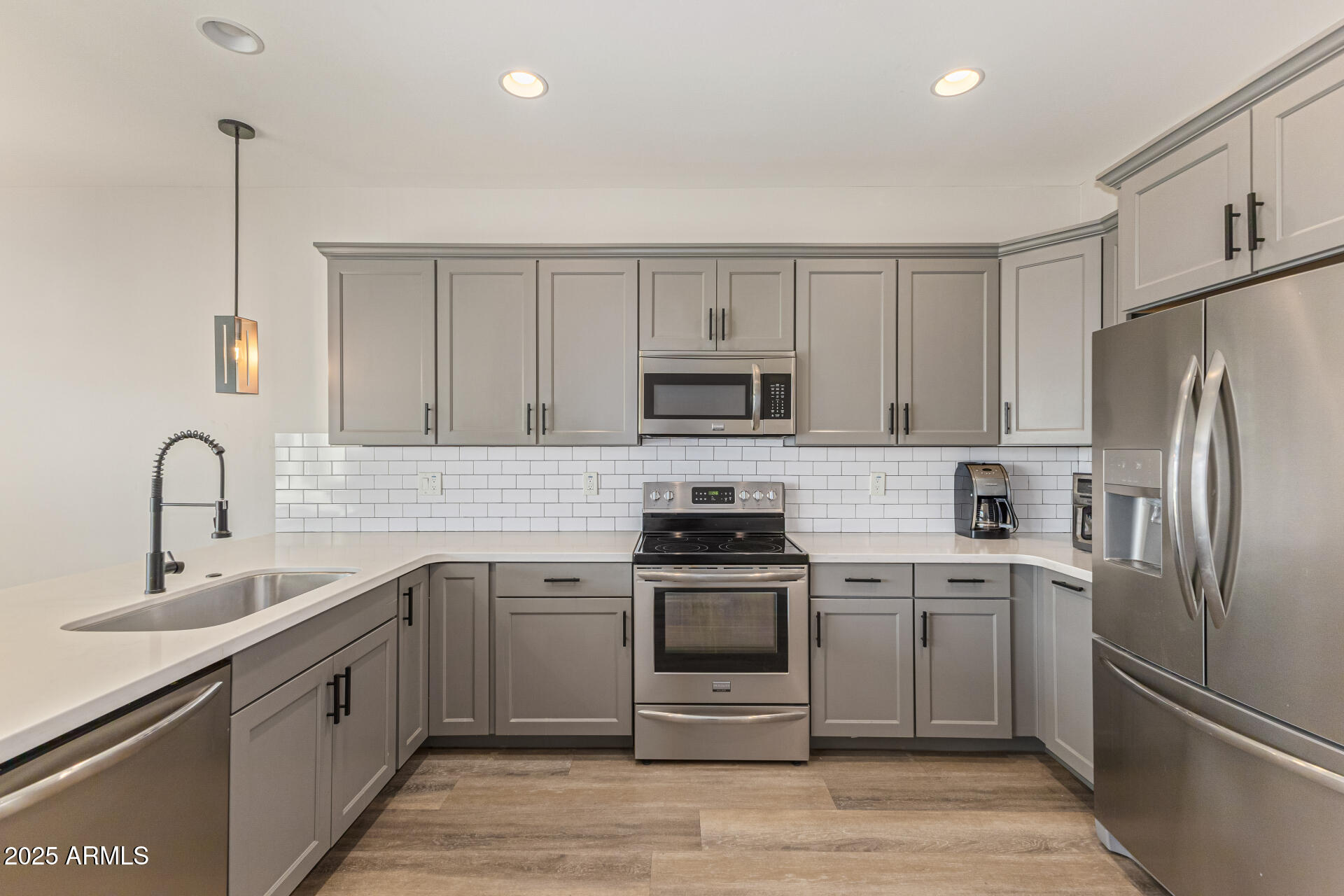 2315 E PINCHOT Avenue 113