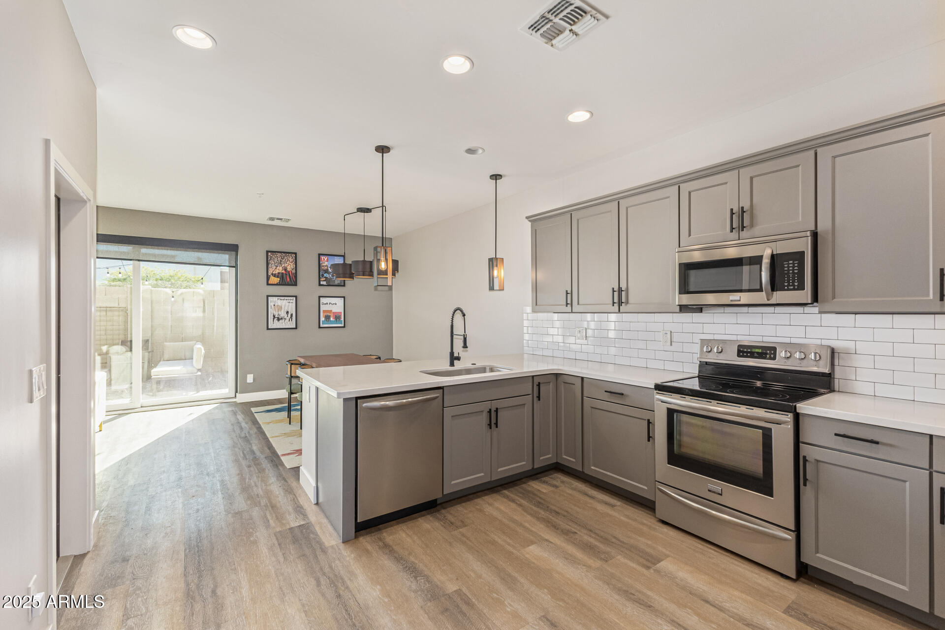2315 E PINCHOT Avenue 113