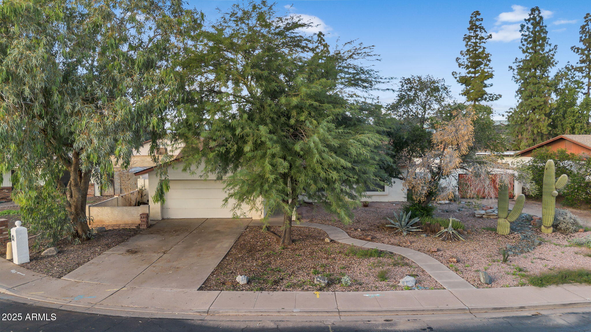 2812 E CONCHO Avenue