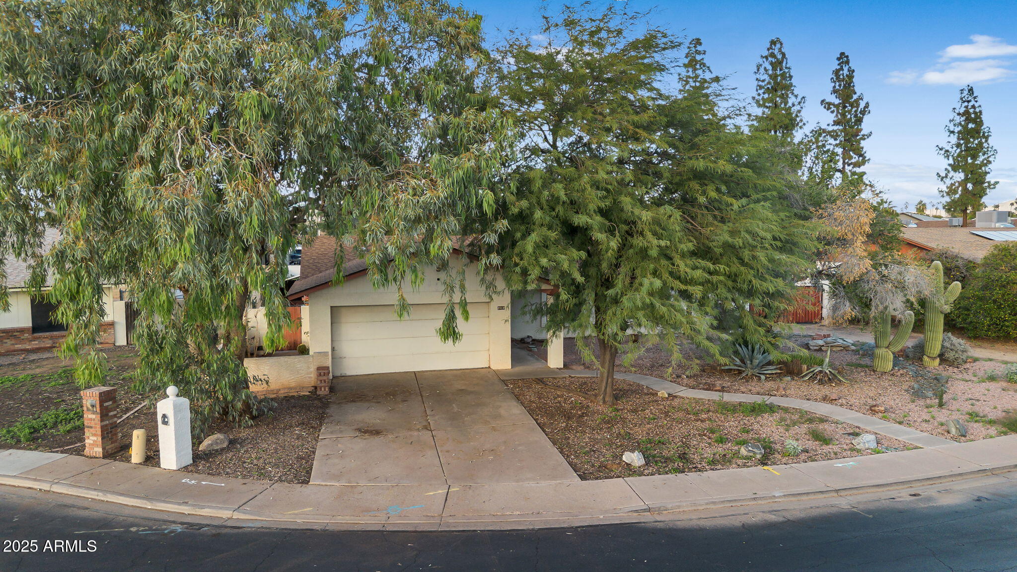 2812 E CONCHO Avenue