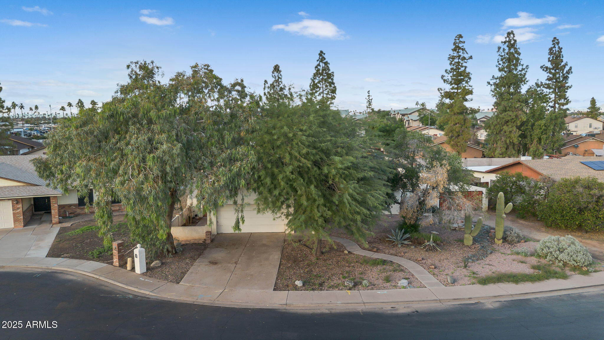 2812 E CONCHO Avenue