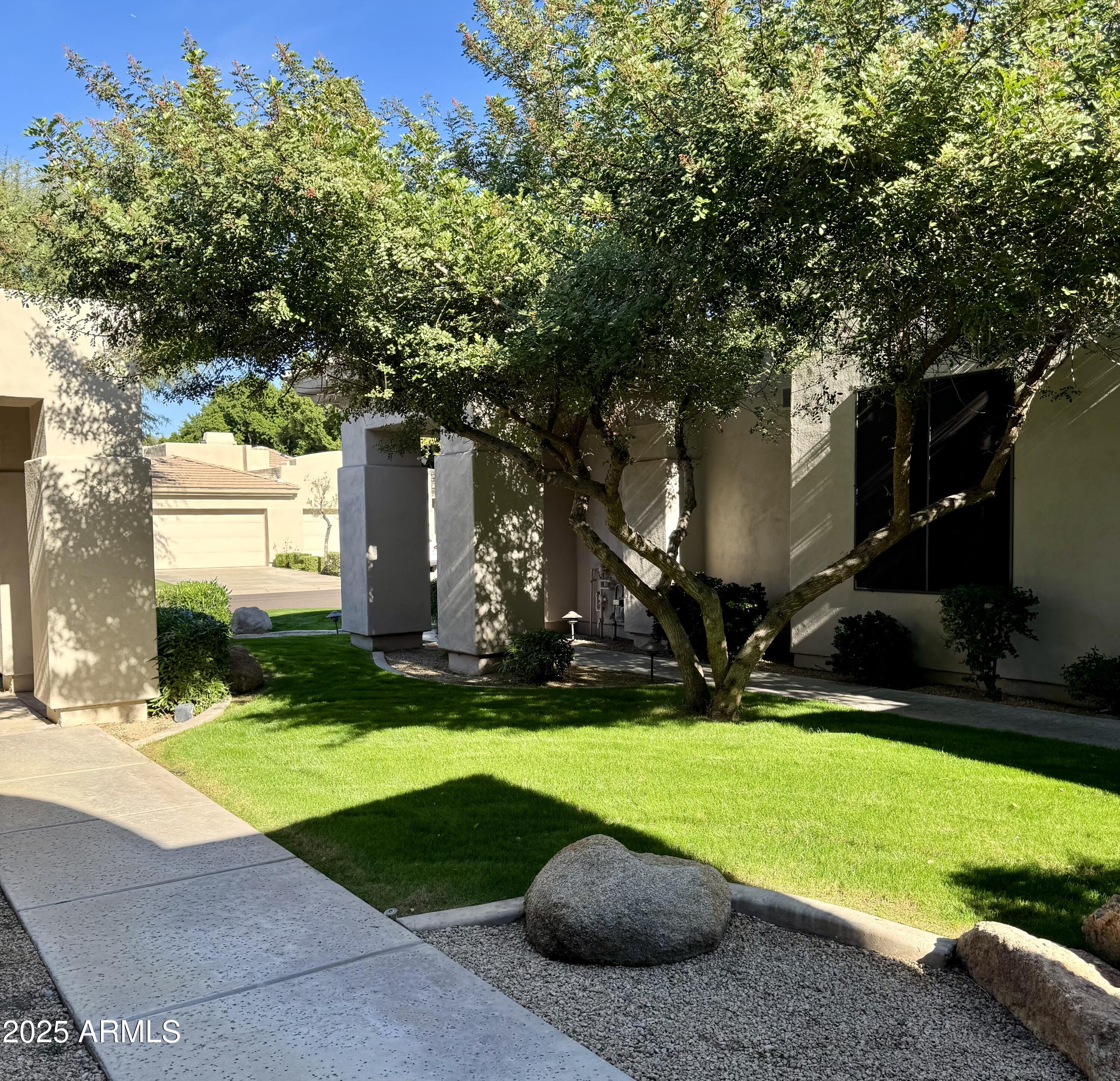 7307 E VAQUERO Drive
