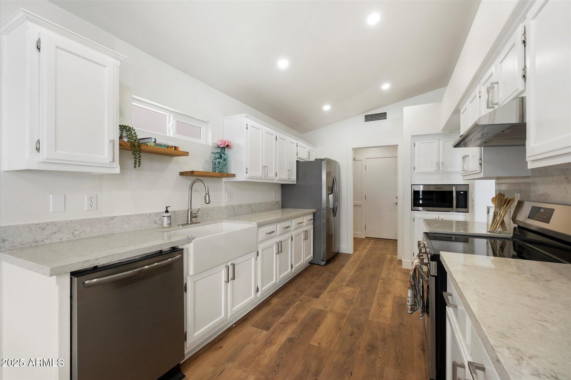 1909 E ANCHOR Drive