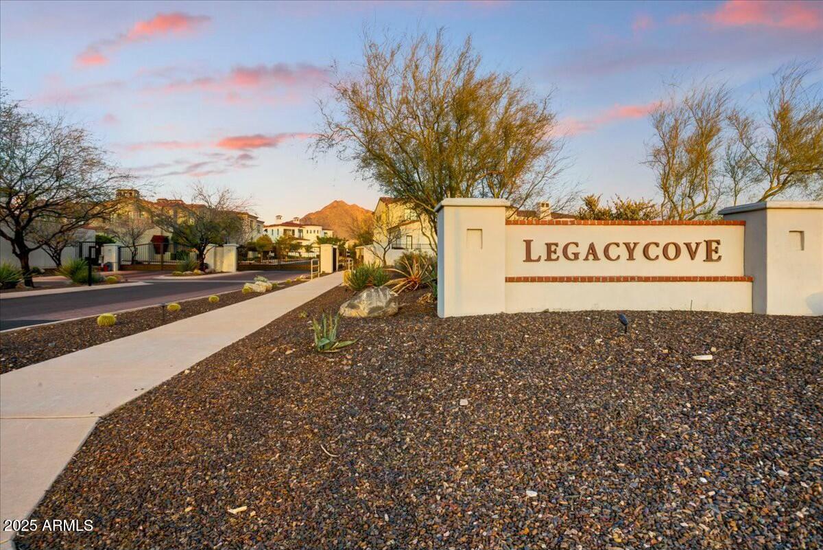 9467 E ROCKWOOD Drive
