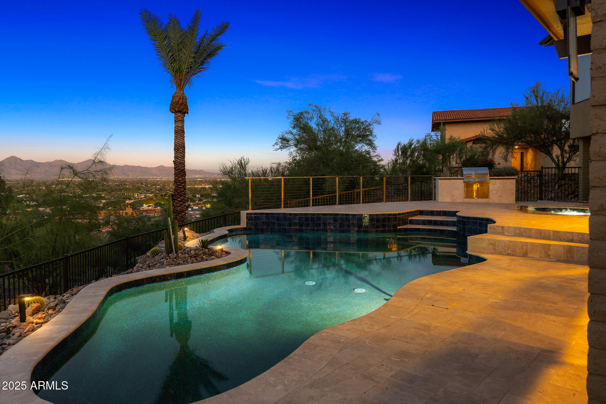 6331 E Hummingbird Lane