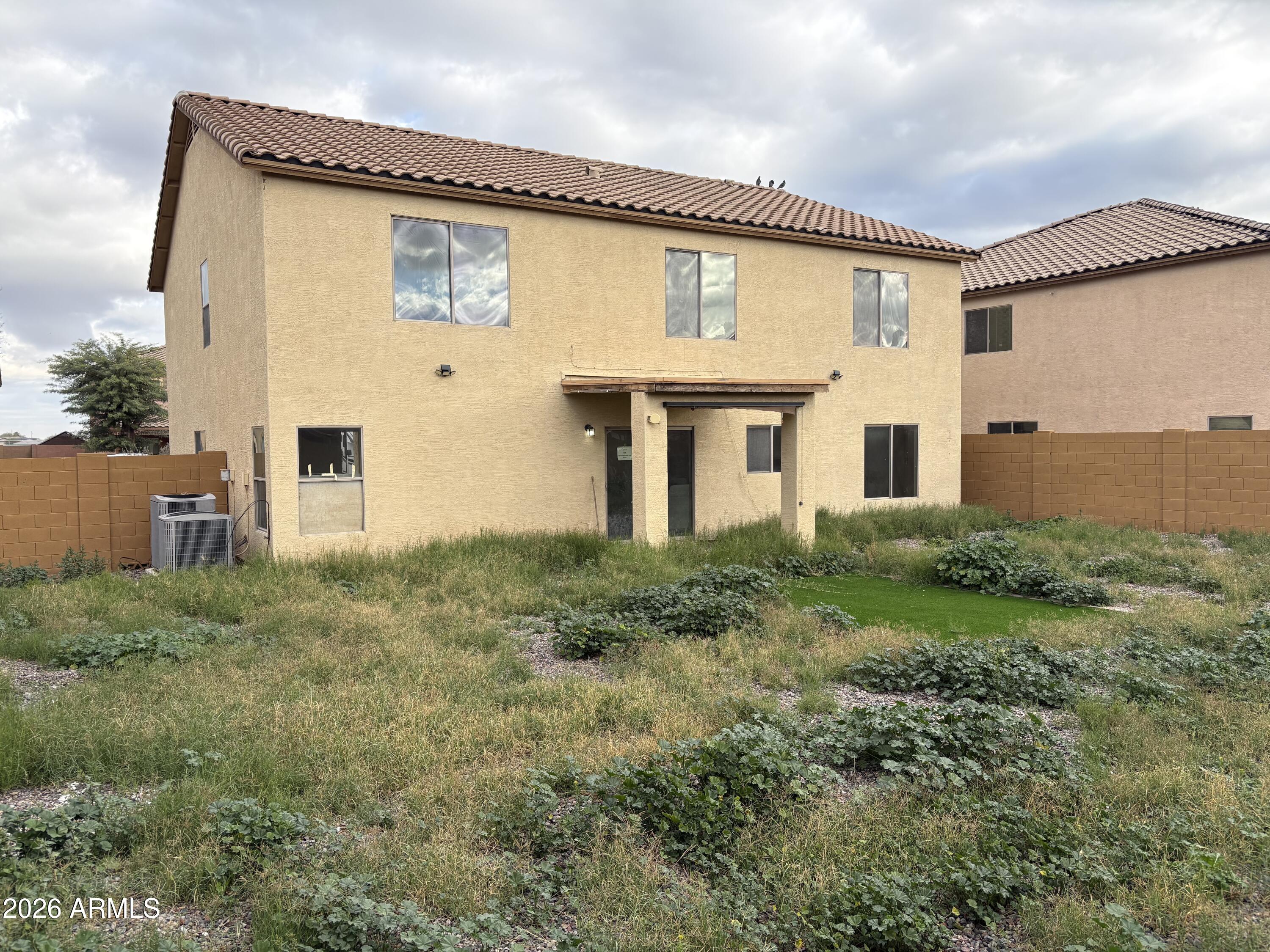 951 W ELIZABETH Way
