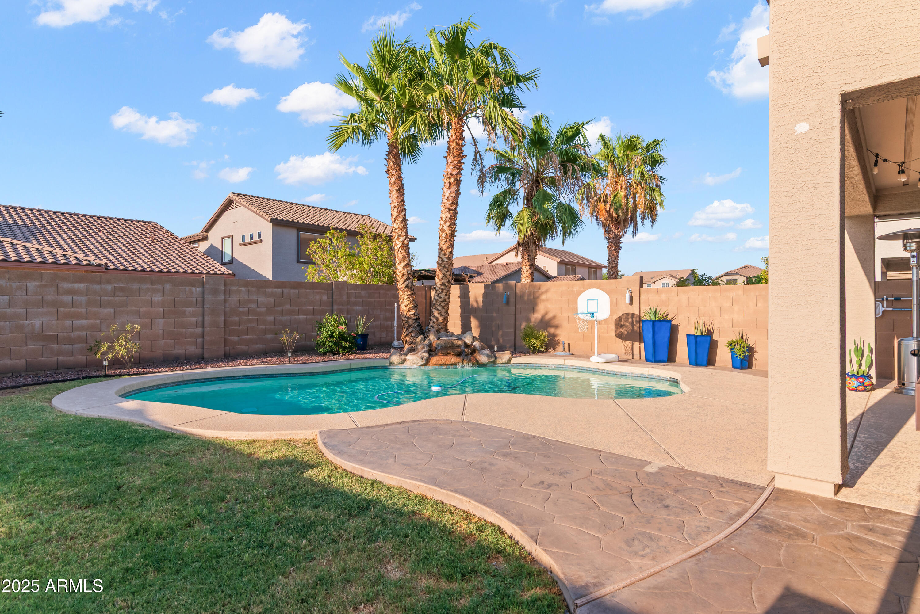 41172 W CAHILL Drive